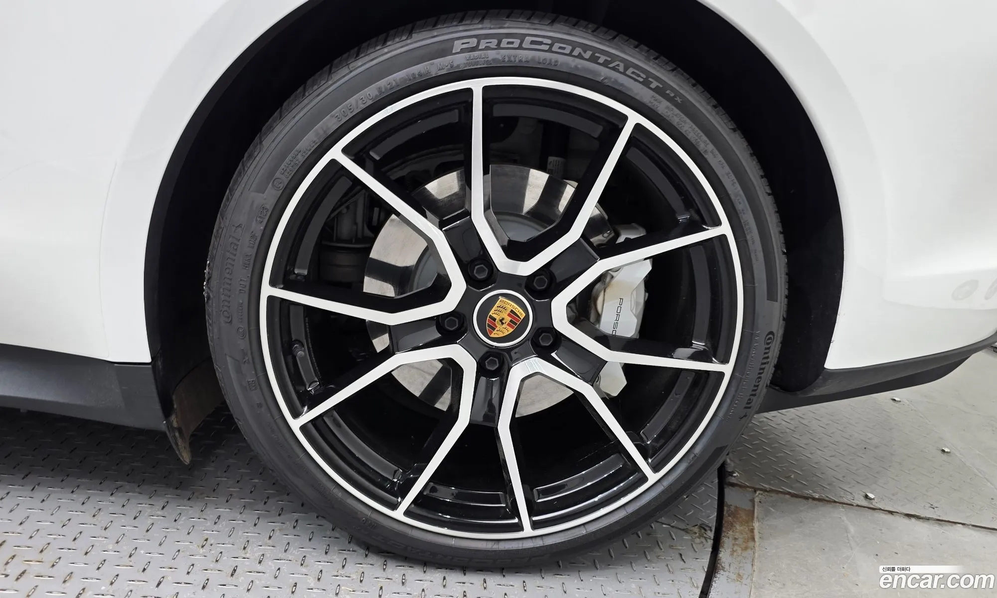 Porsche Taycan 2024 — 17