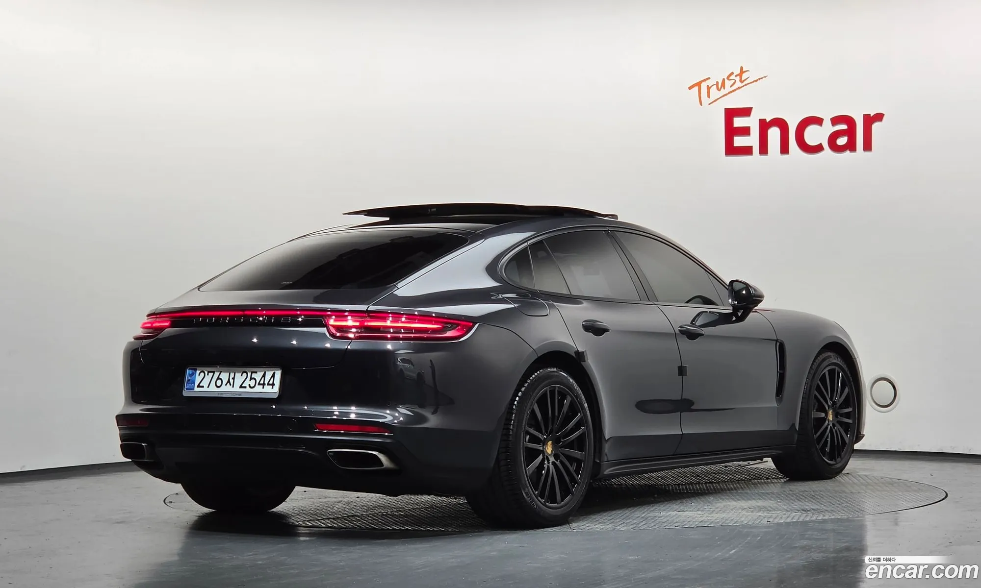 Porsche Panamera 2018 — 19