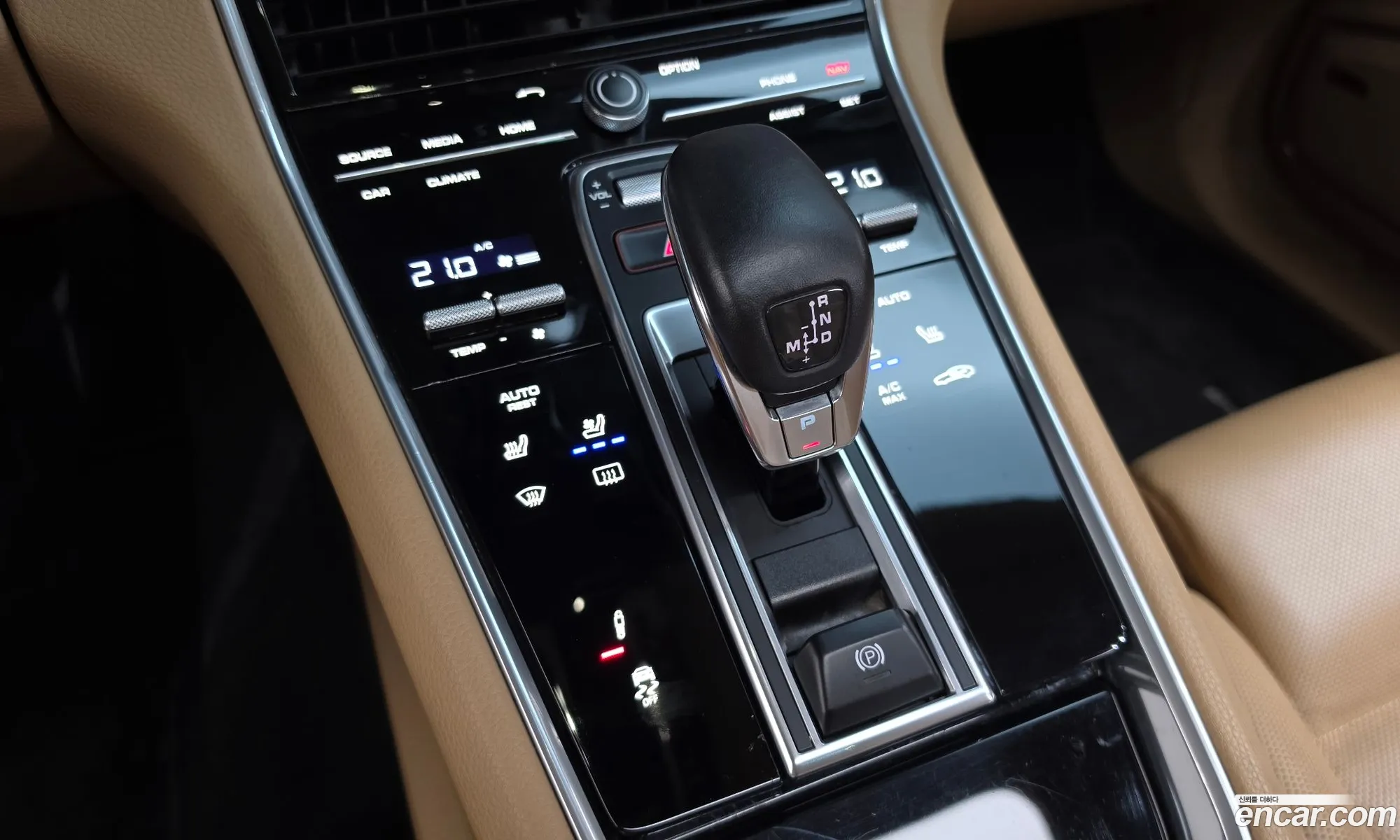 Porsche Panamera 2018 — 16