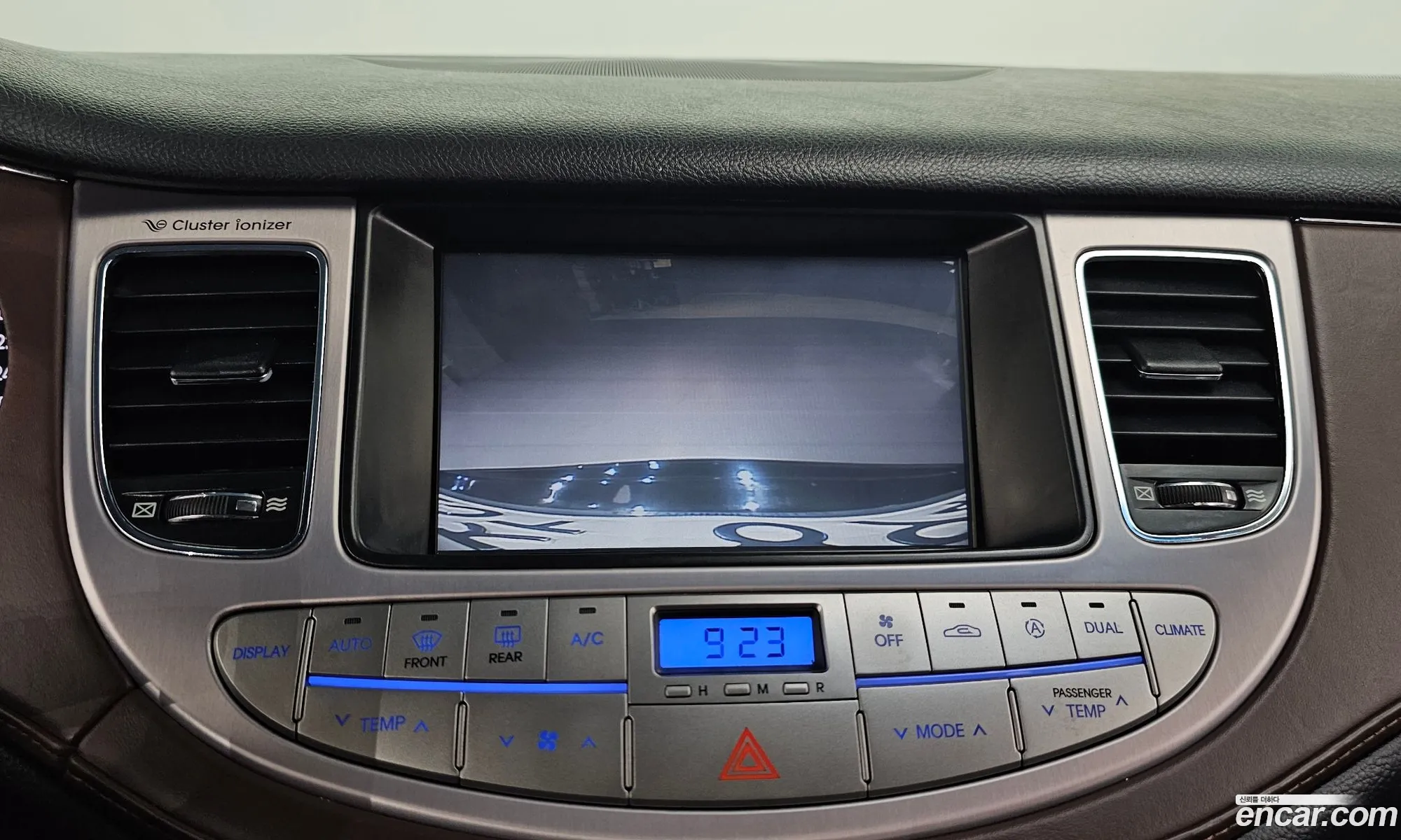 Hyundai Genesis 2011 KMHGE41EBBU125473 — 17