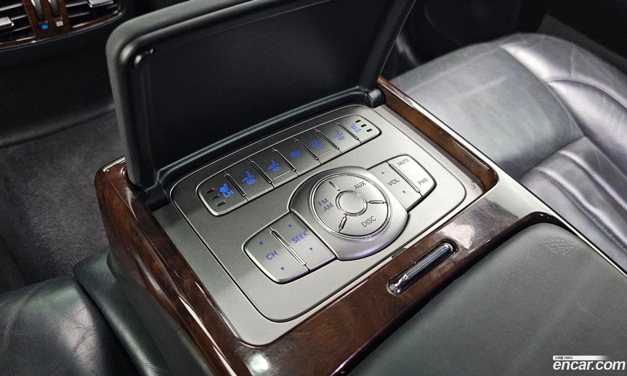 Hyundai Genesis 2011 KMHGE41EBBU125473 — 2
