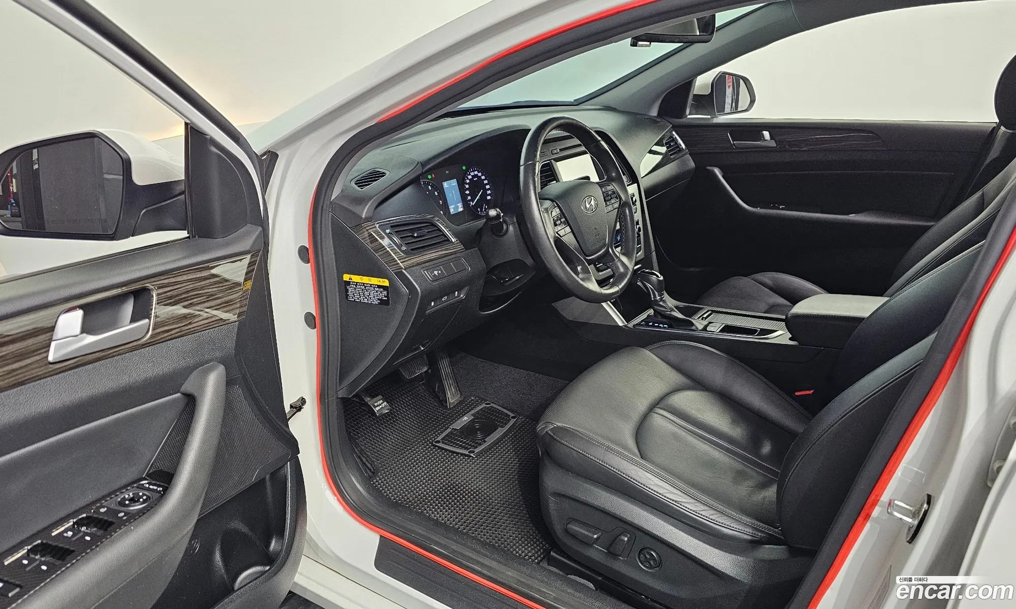 Hyundai LF Sonata 2015 KMHE341CBFA125254 — 24