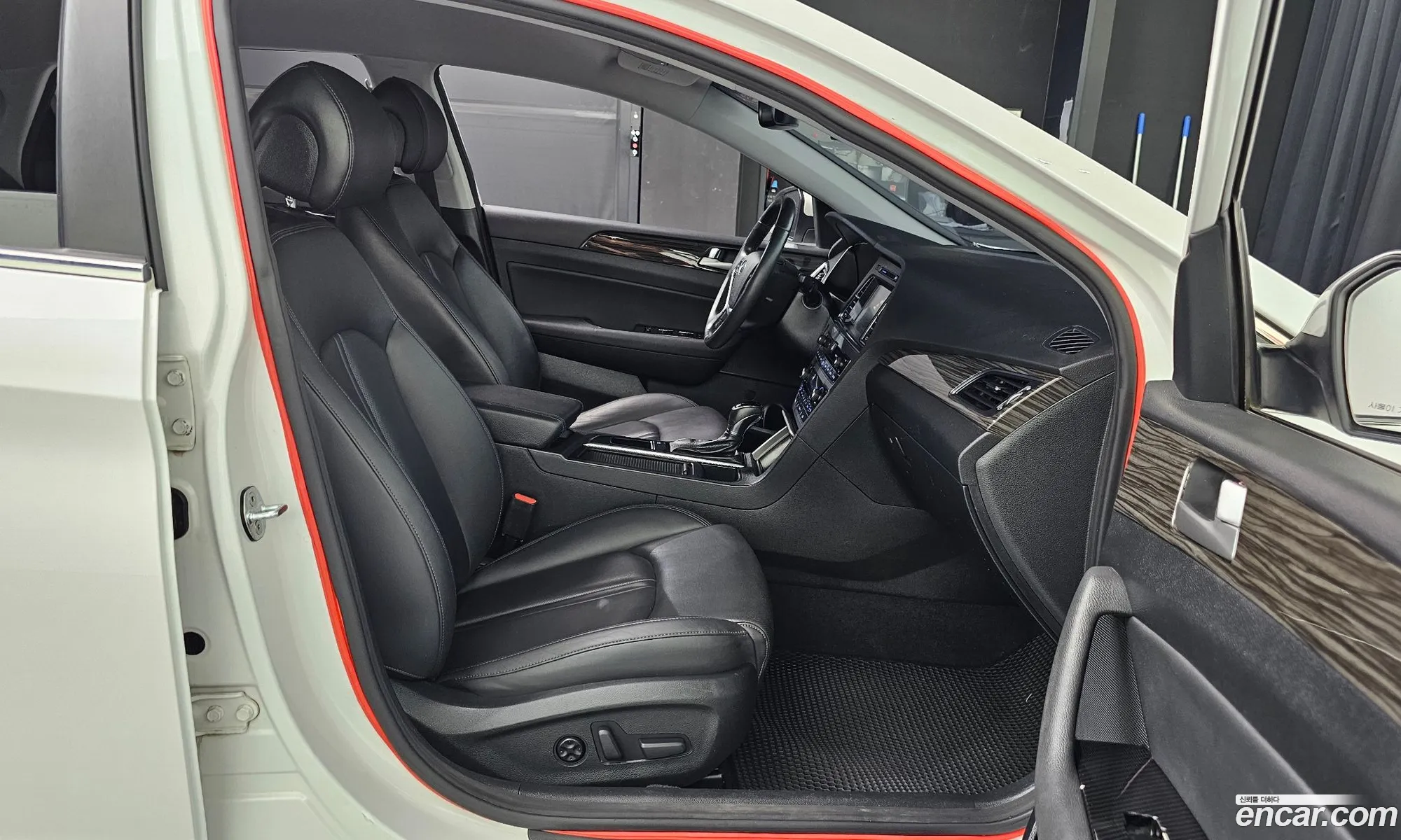 Hyundai LF Sonata 2015 KMHE341CBFA125254 — 18