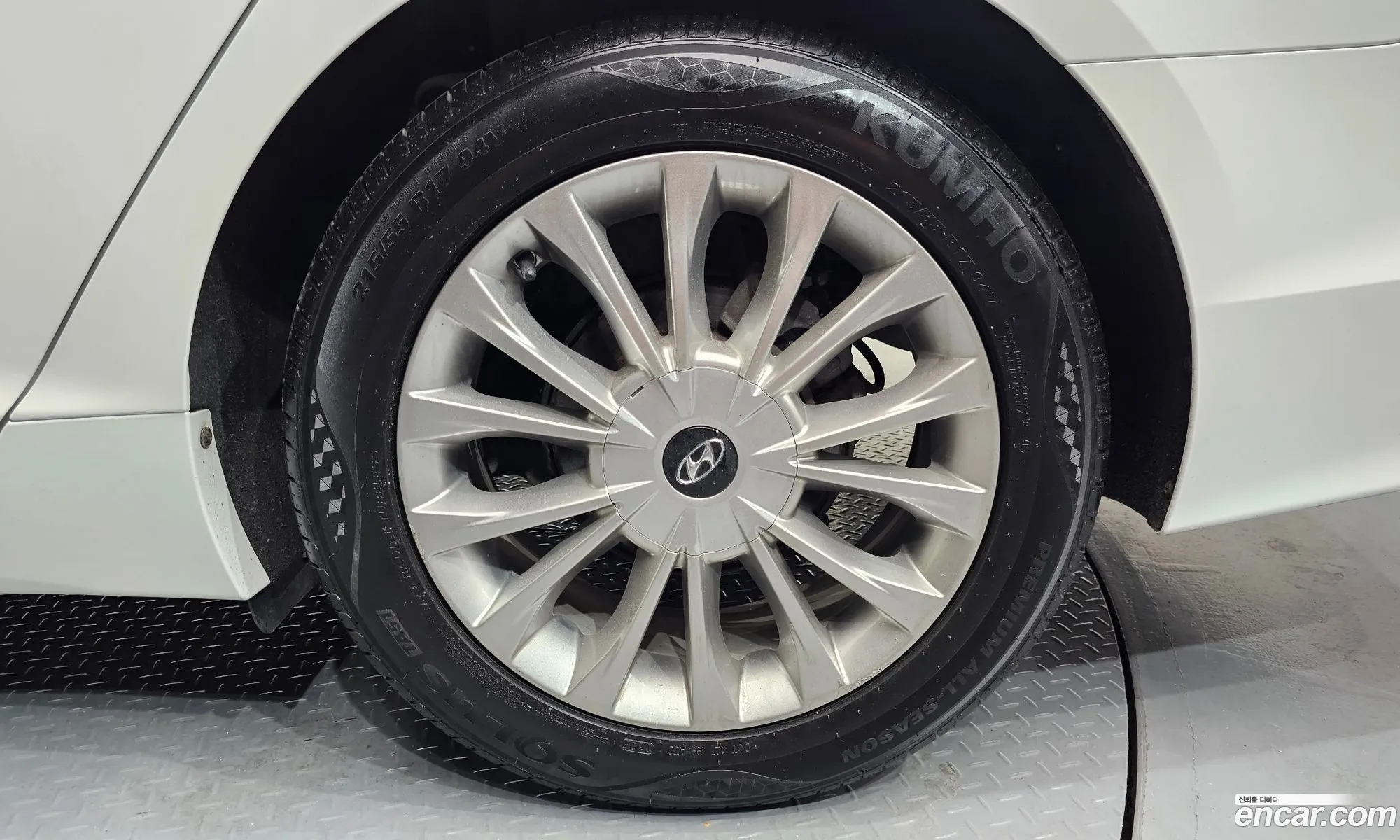 Hyundai LF Sonata 2015 KMHE341CBFA125254 — 14