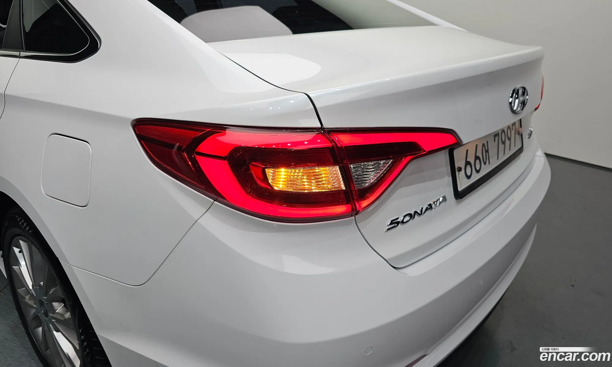 Hyundai LF Sonata 2015 KMHE341CBFA125254 — 6