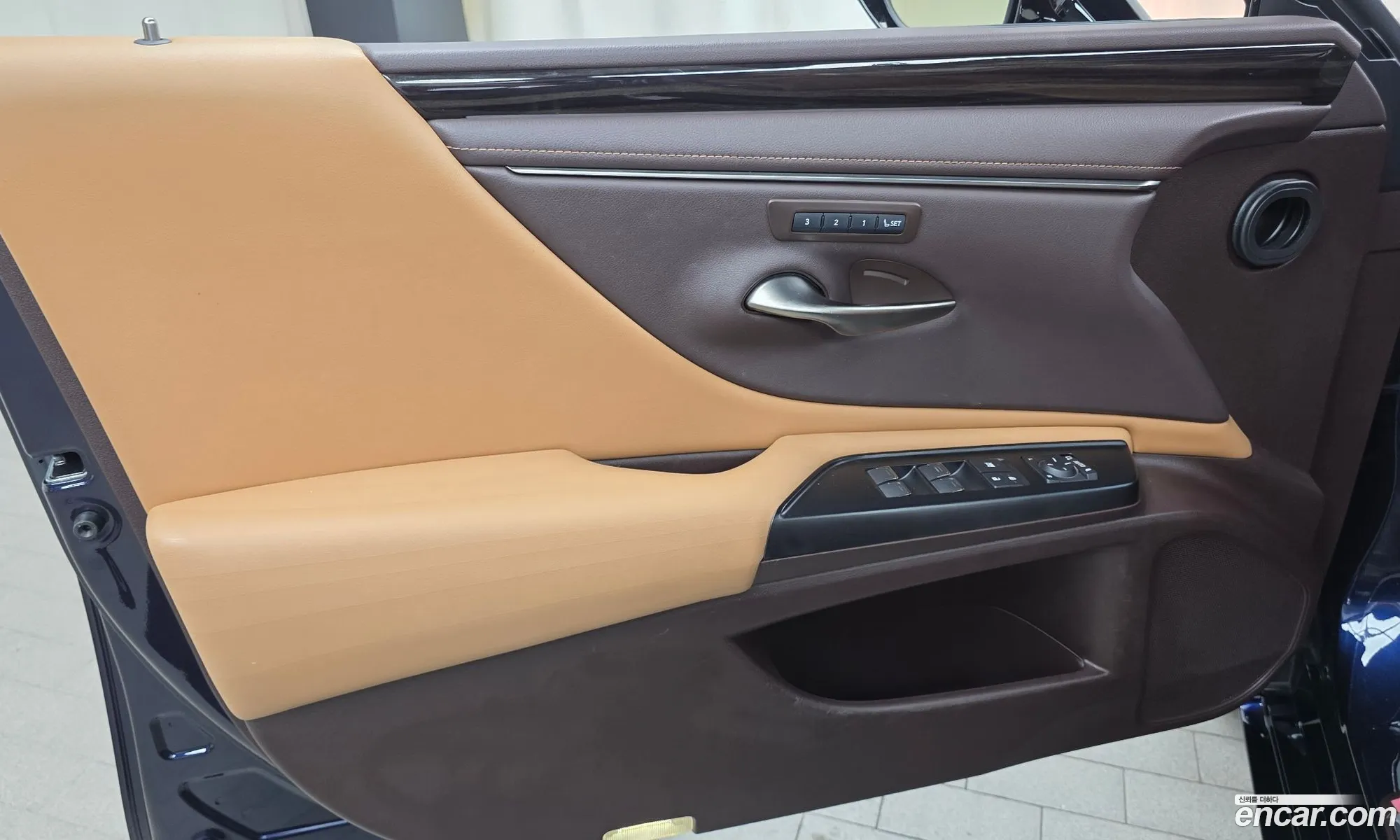 Lexus ES300h 7th Gen 2020 — 12