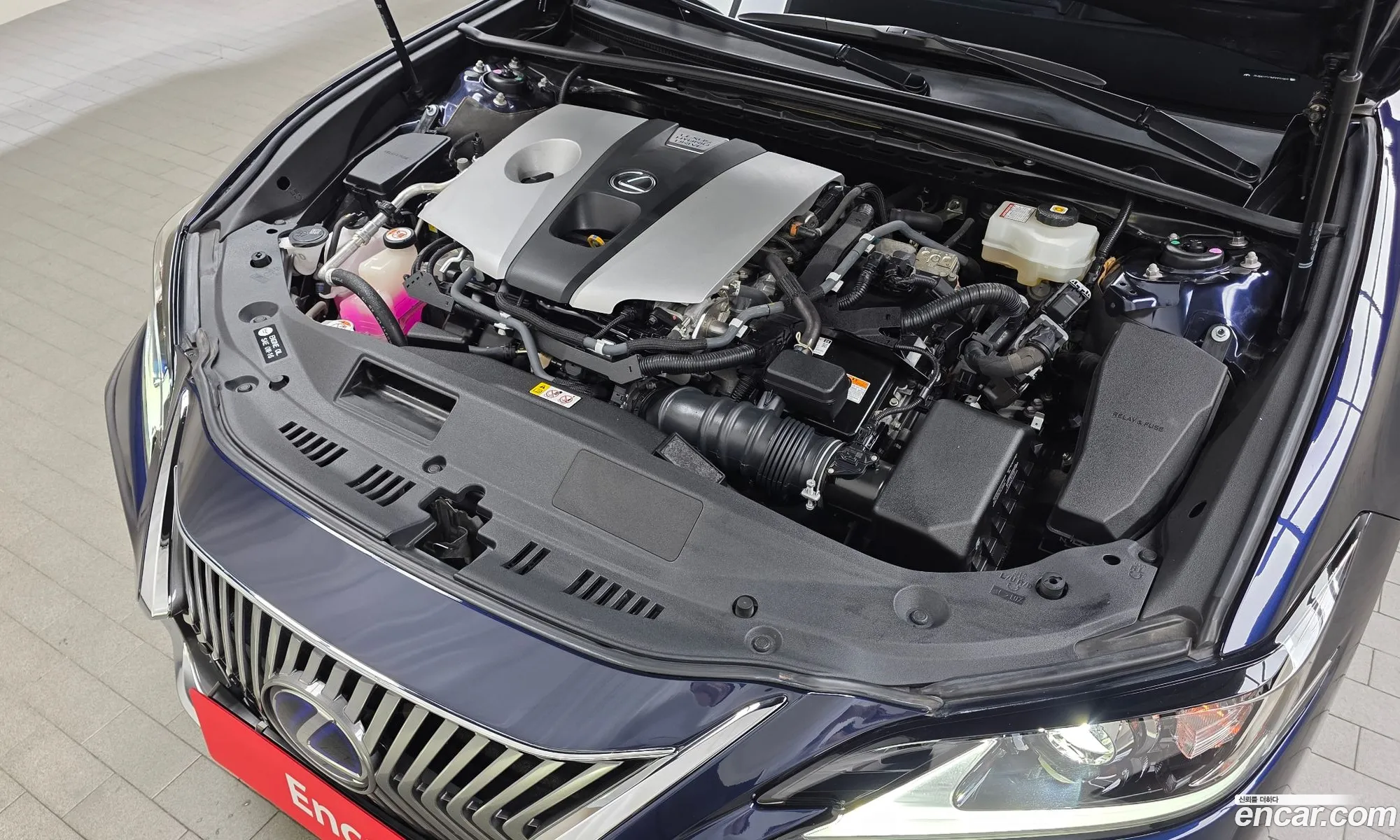 Lexus ES300h 7th Gen 2020 — 15