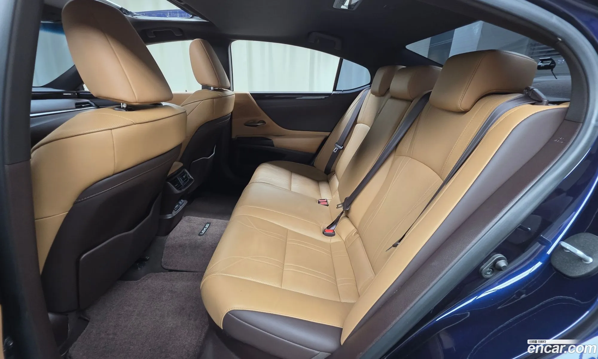 Lexus ES300h 7th Gen 2020 — 18