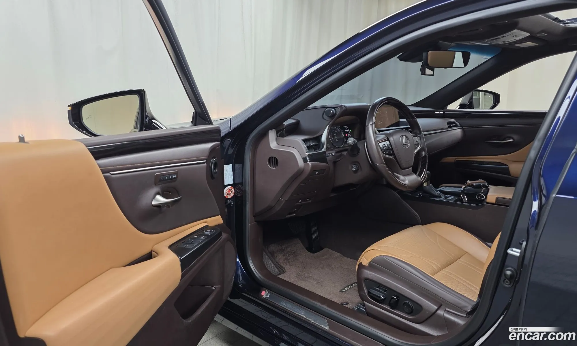 Lexus ES300h 7th Gen 2020 — 7