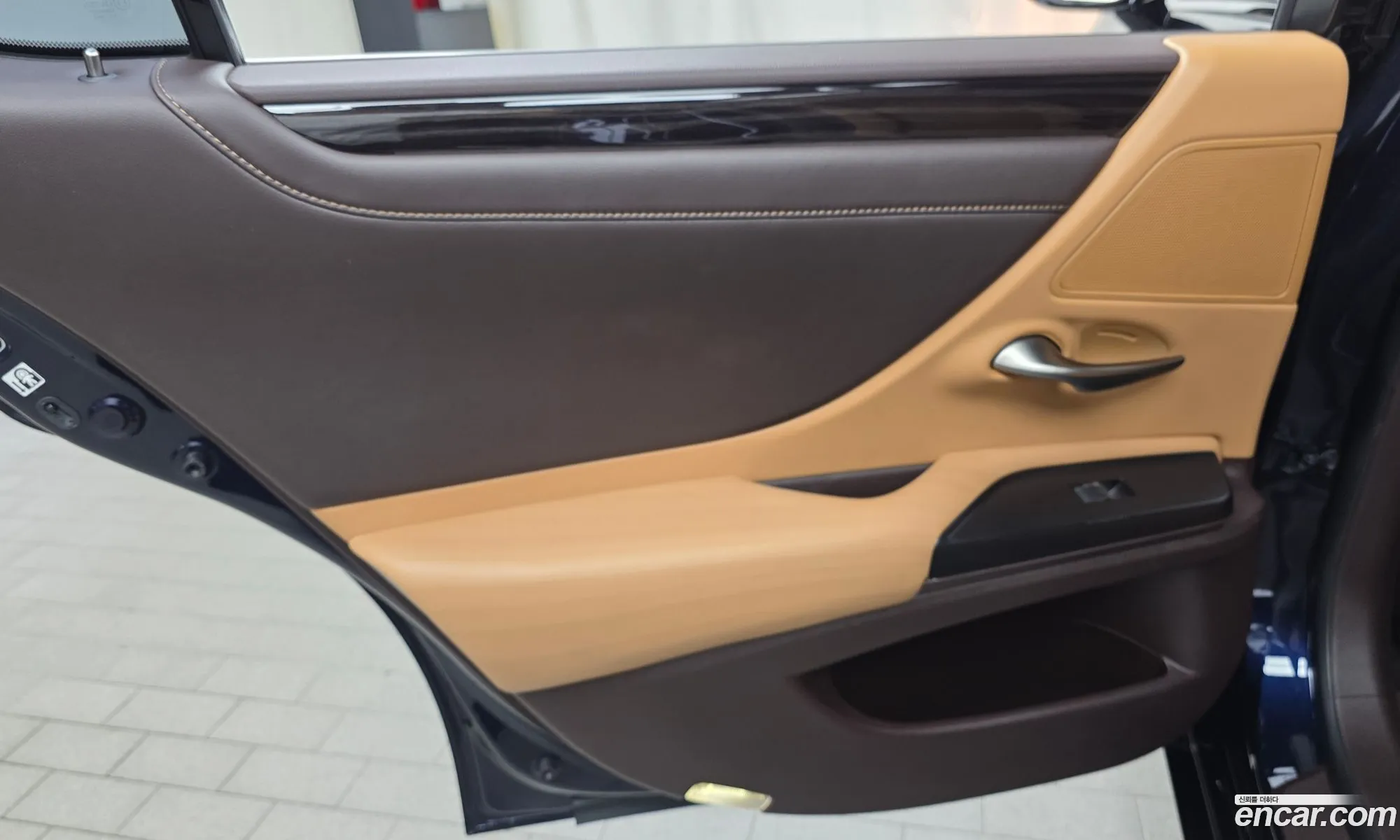 Lexus ES300h 7th Gen 2020 — 23