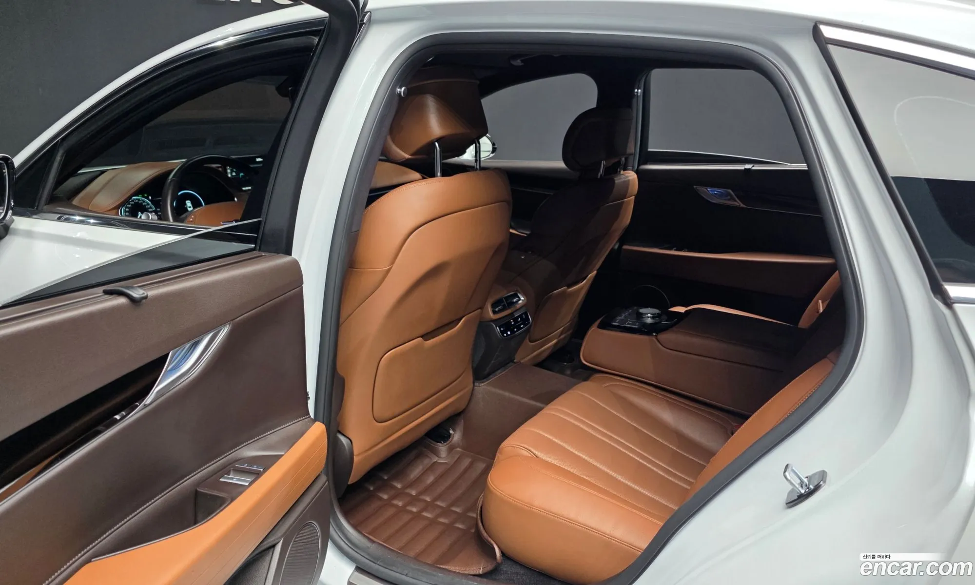 Genesis G80 2023 KMTGB41CBRU205639 — 12