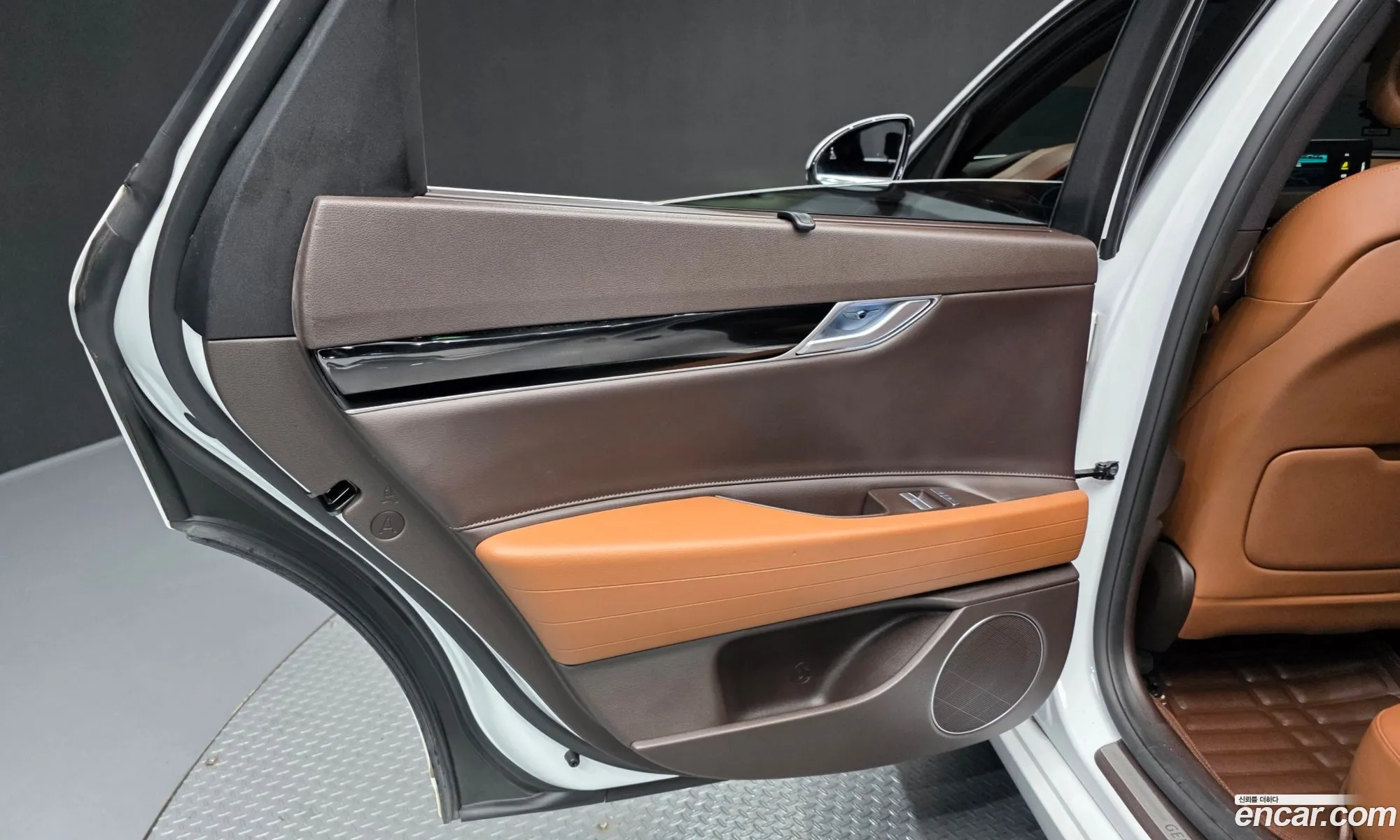 Genesis G80 2023 KMTGB41CBRU205639 — 11