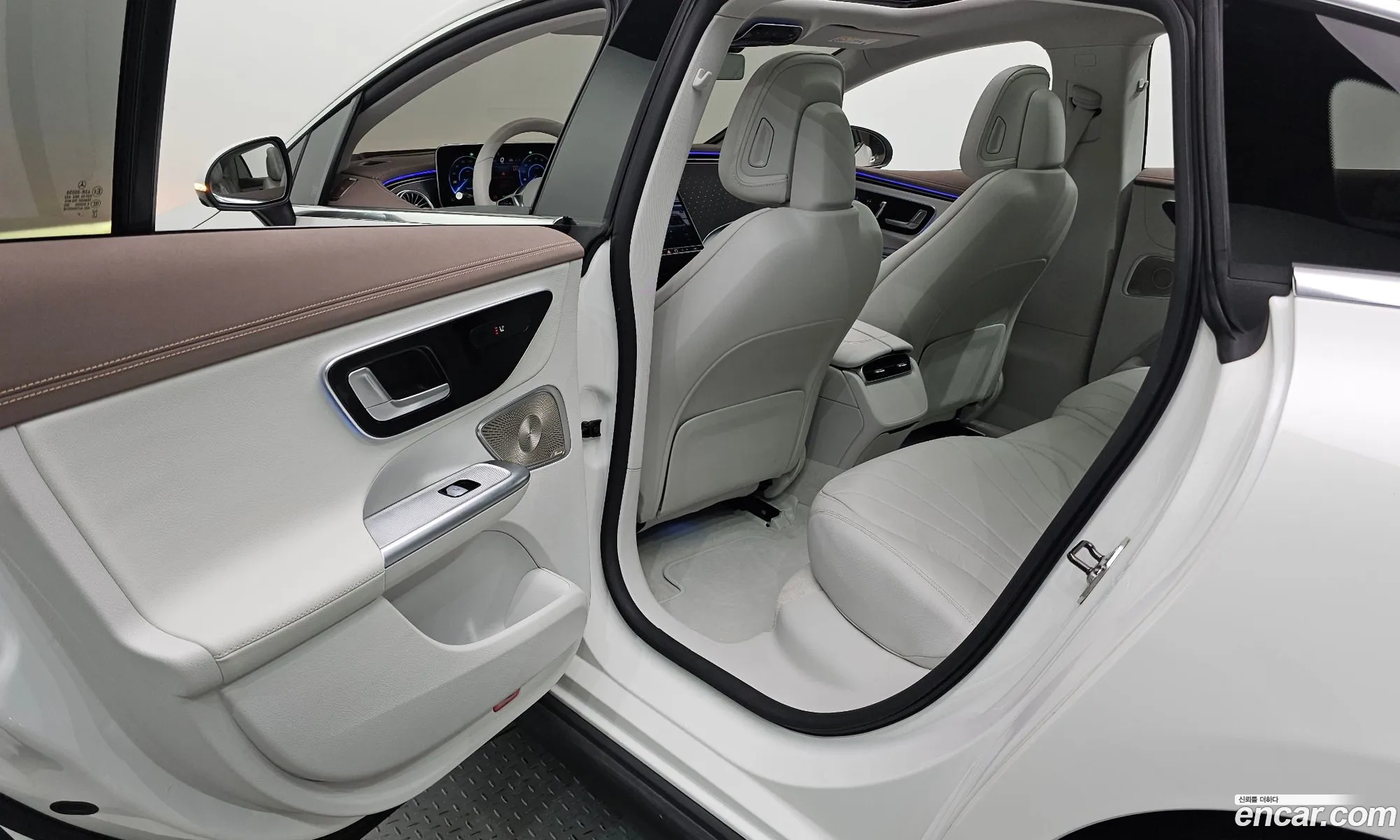Mercedes-Benz EQE V295 2022 — 24