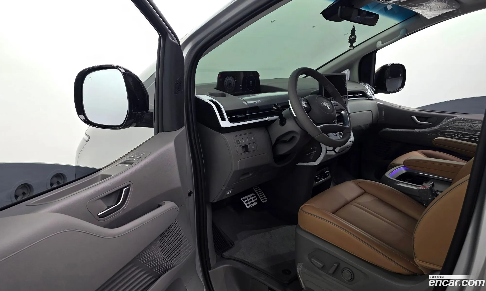 Hyundai Staria 2023 — 2