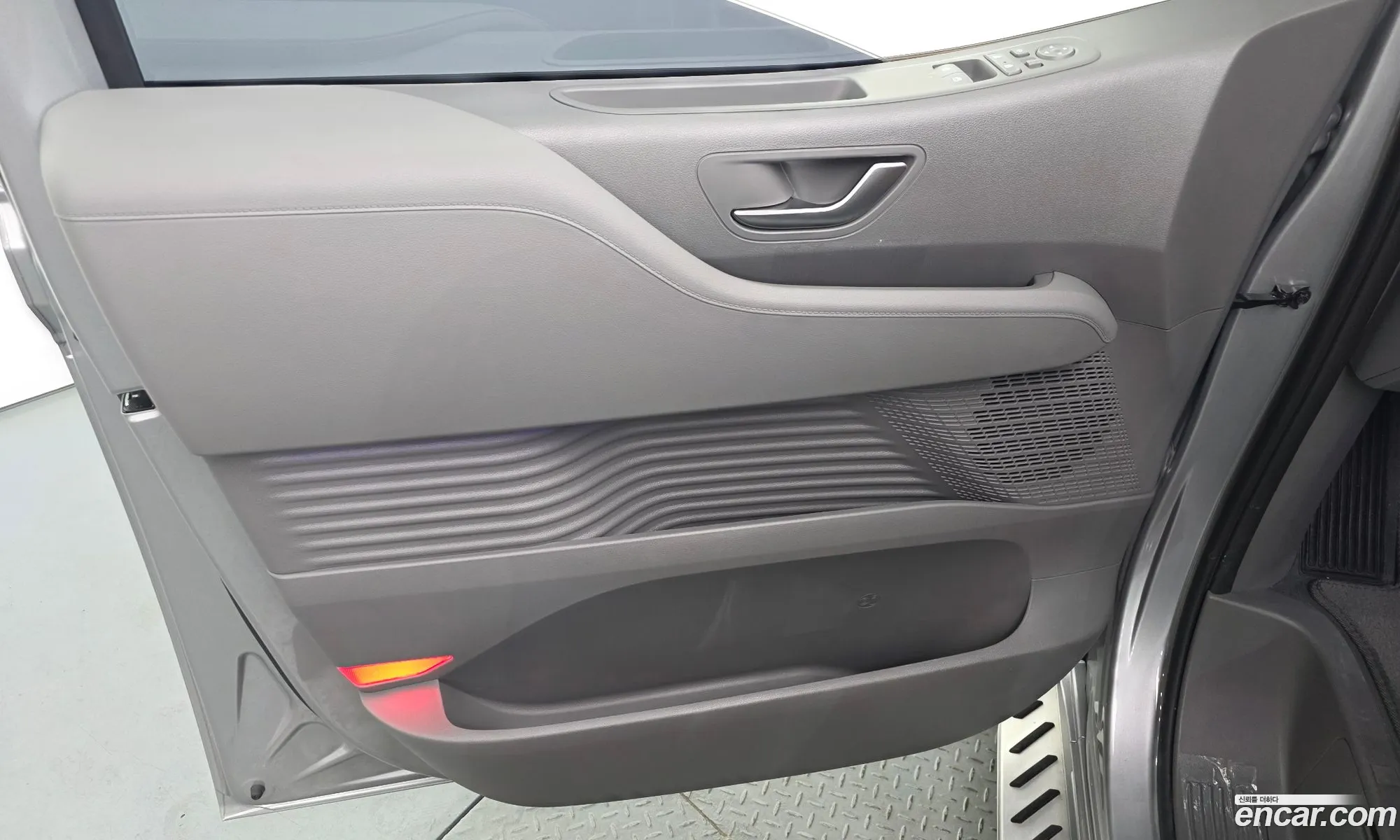 Hyundai Staria 2023 — 28