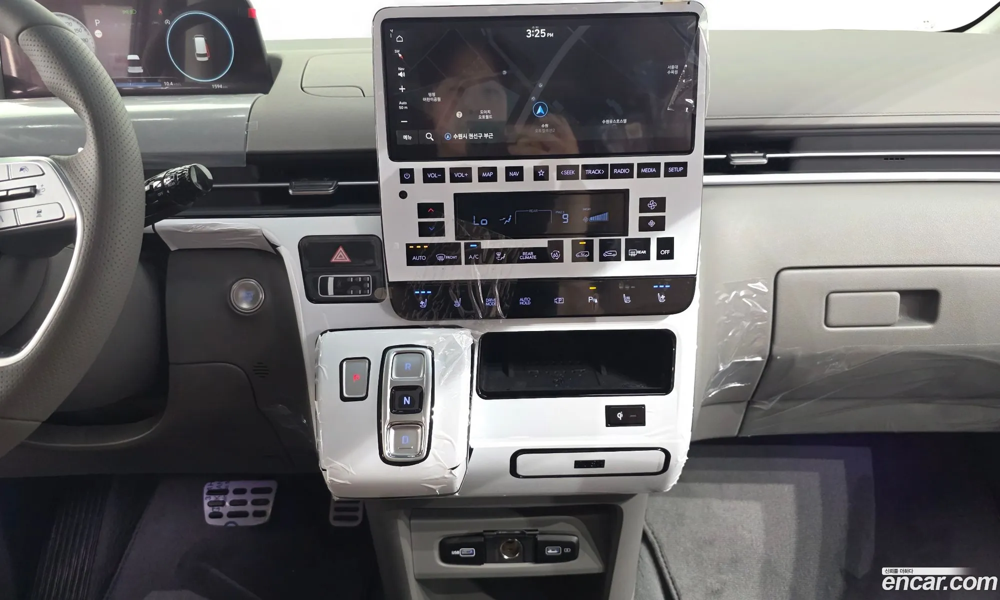 Hyundai Staria 2023 — 25