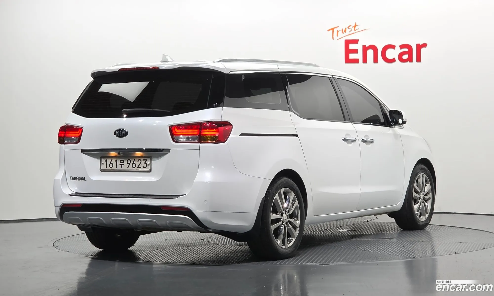 Kia Carnival 2017 — 18