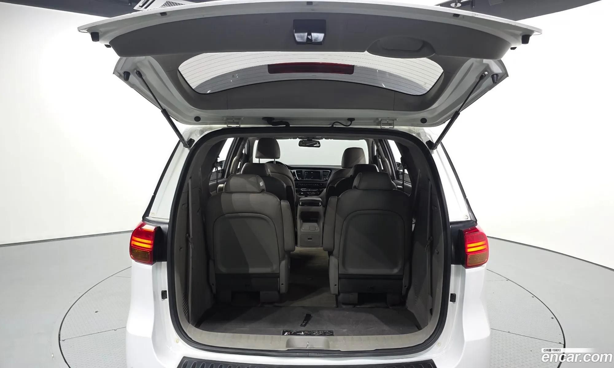 Kia Carnival 2017 — 11