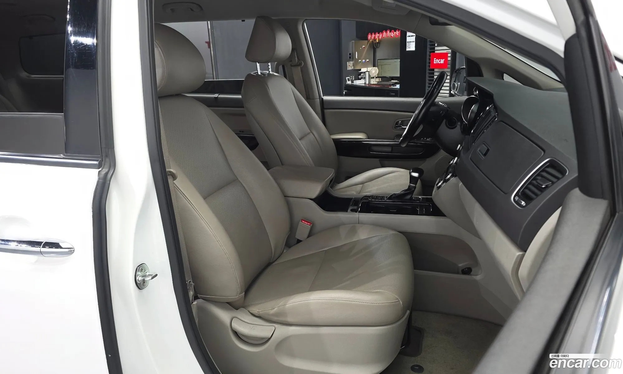 Kia Carnival 2017 — 10