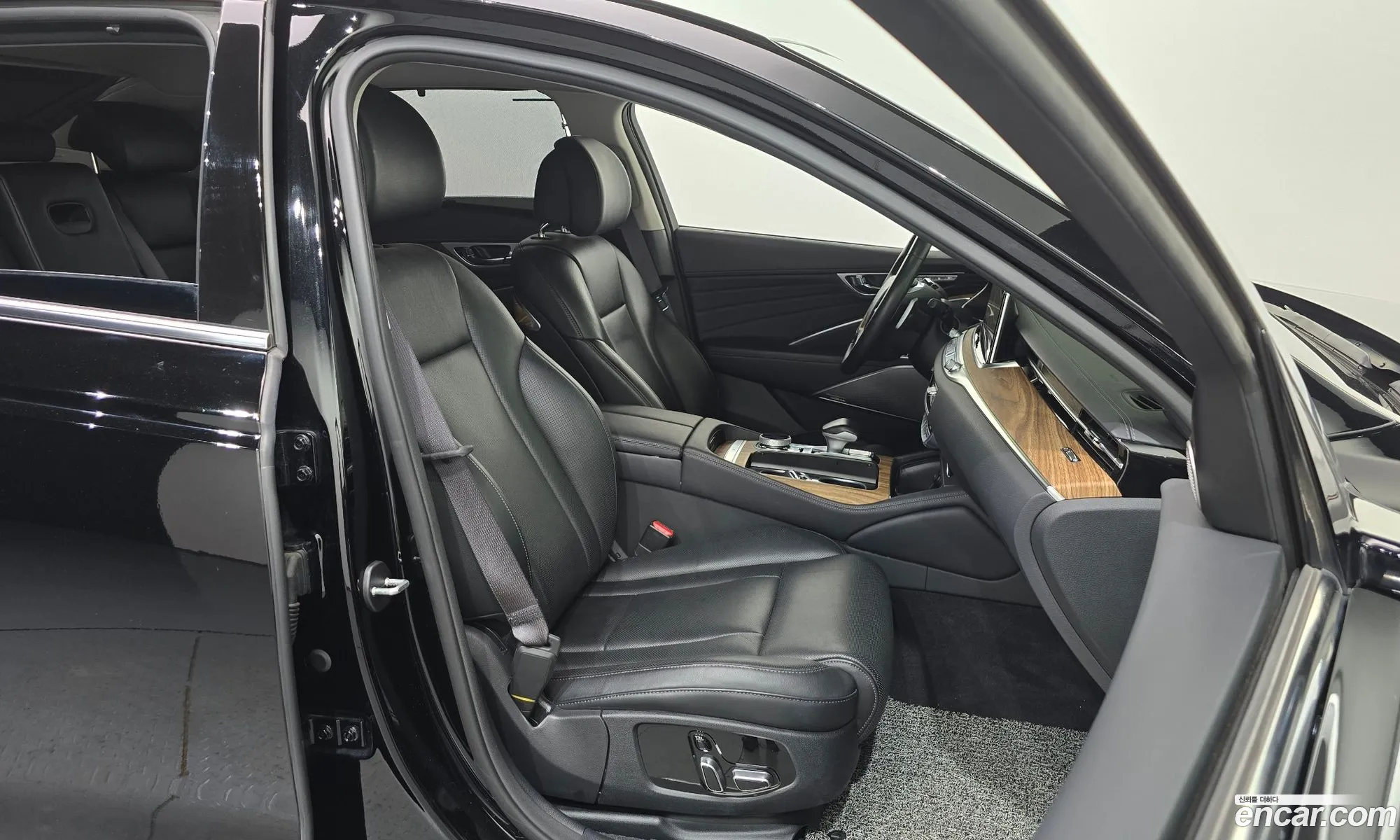 Kia K9 2022 KNAS2418DNS041807 — 17
