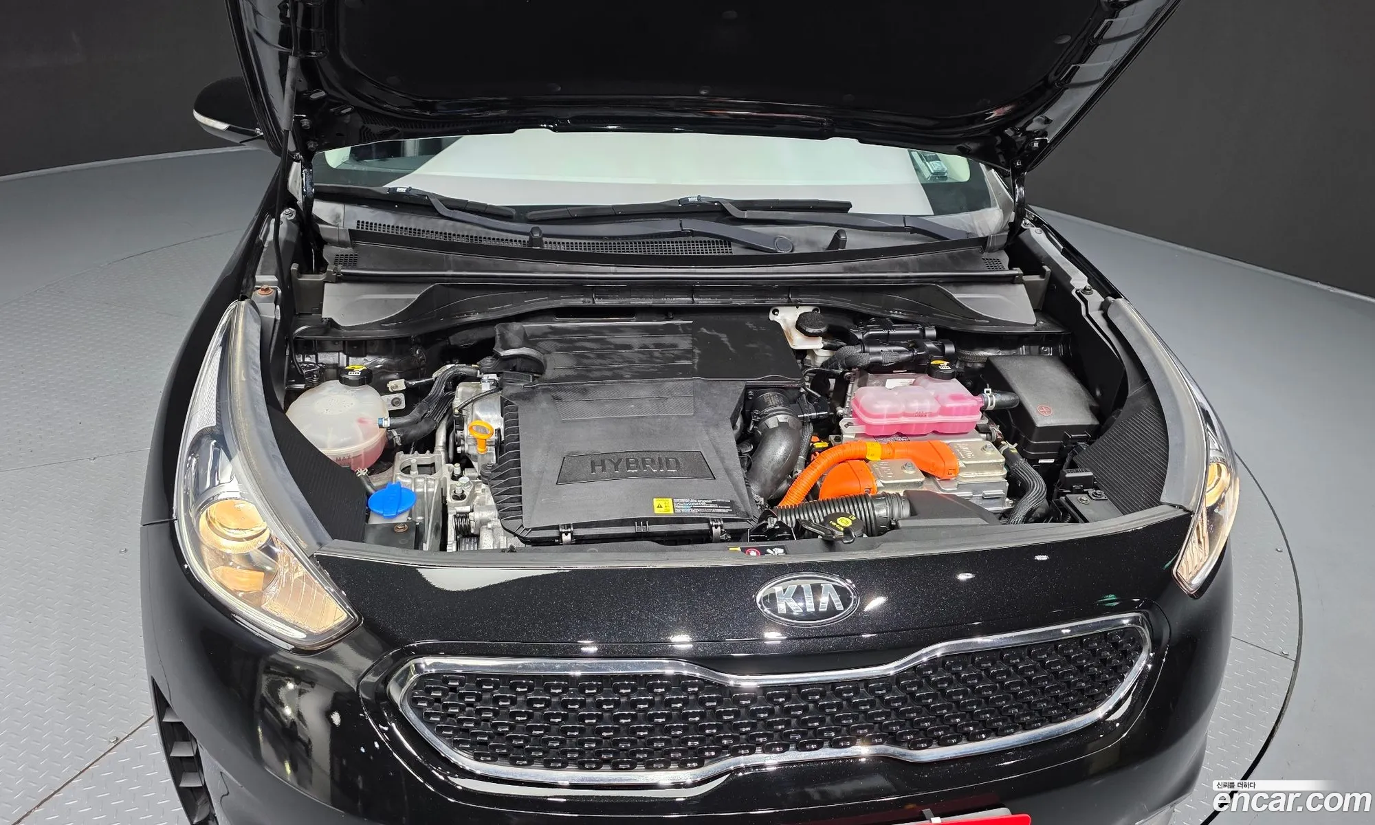 Kia Niro 2018 KNACB81CGJA245487 — 4