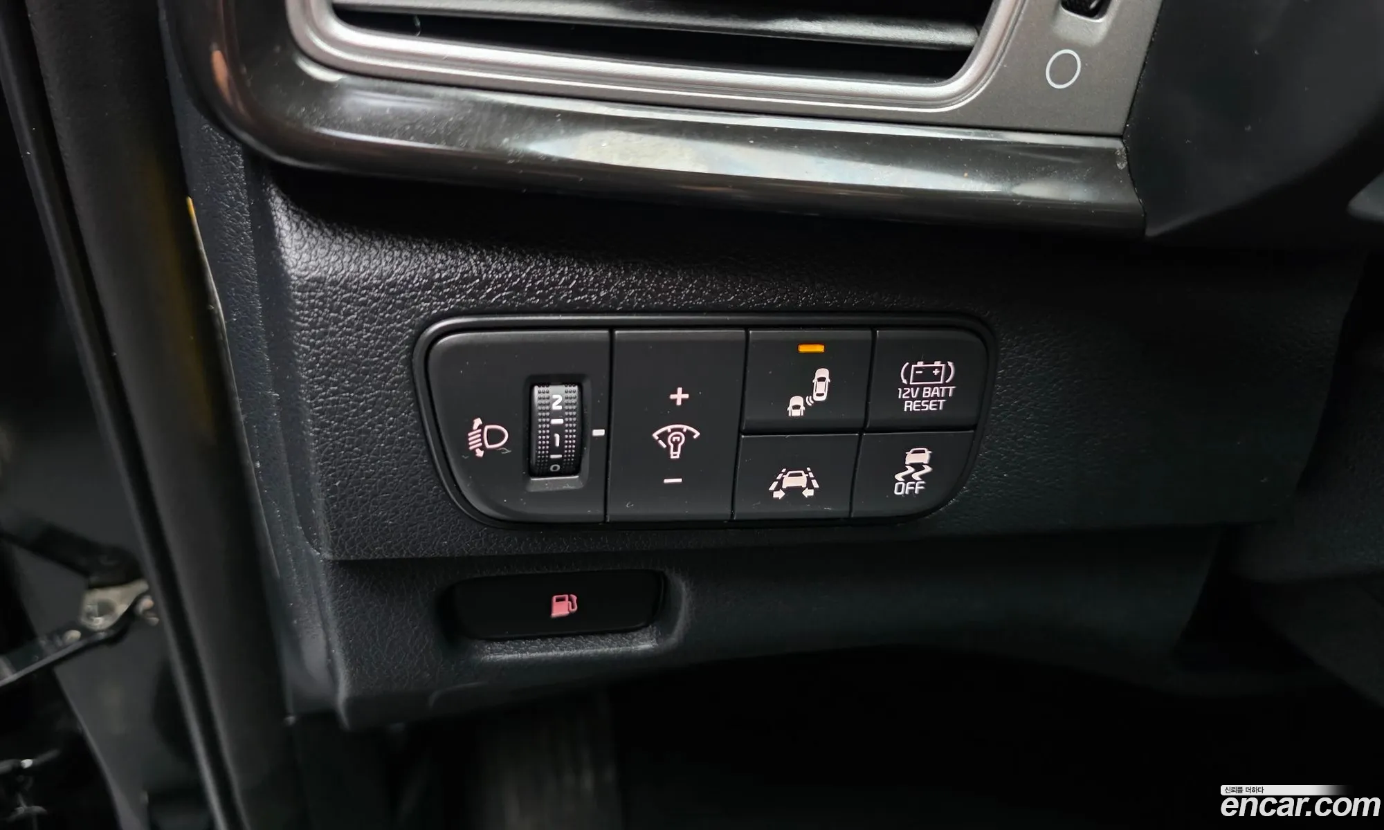 Kia Niro 2018 KNACB81CGJA245487 — 3