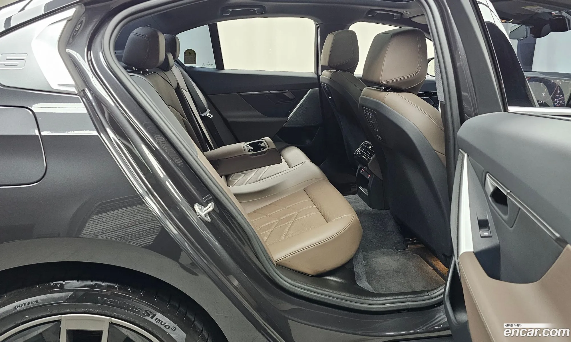 BMW 5 Series 2023 WBA21FJ0XRCP91900 — 31