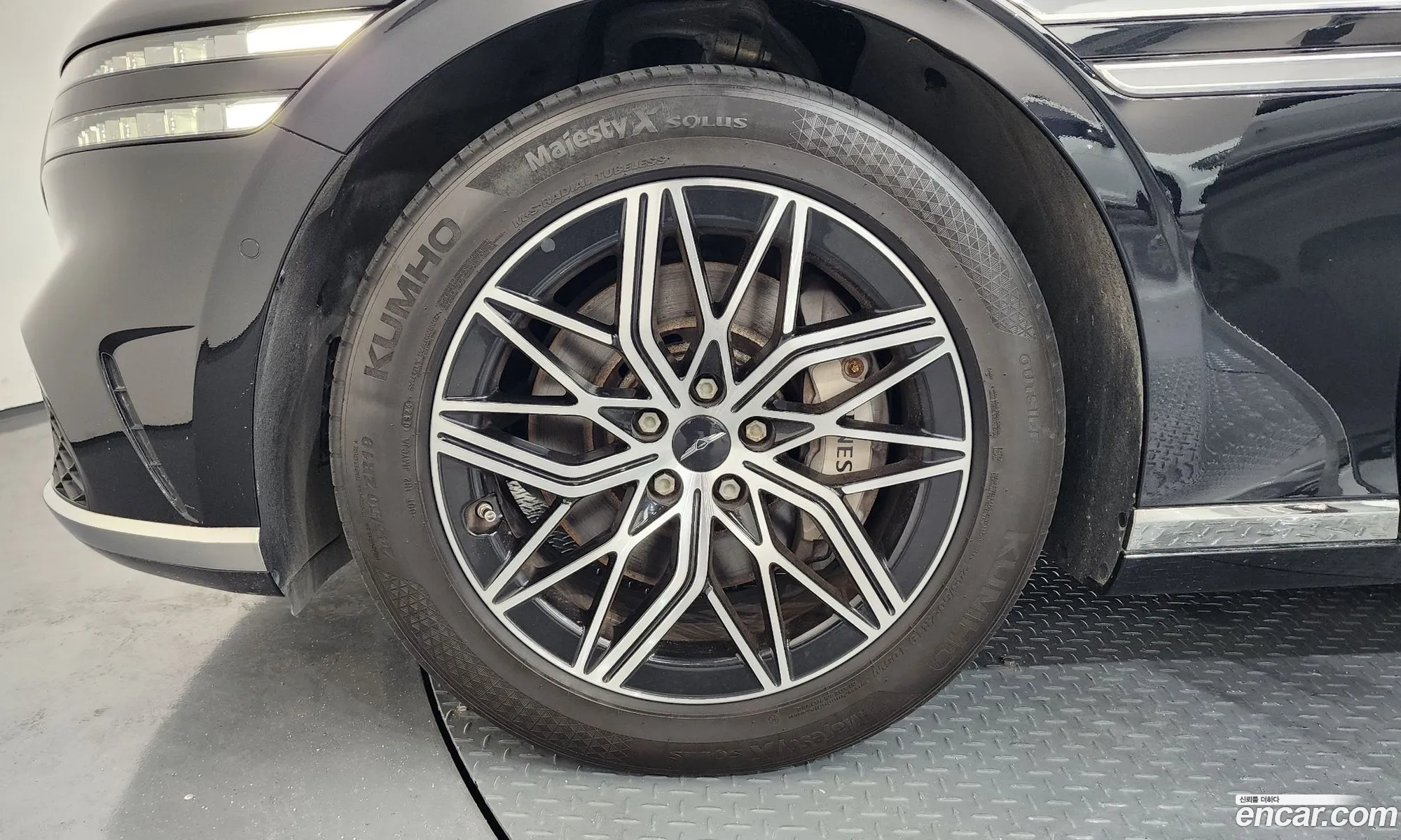 Genesis G90 2022 KMTFA41DDNU006100 — 9