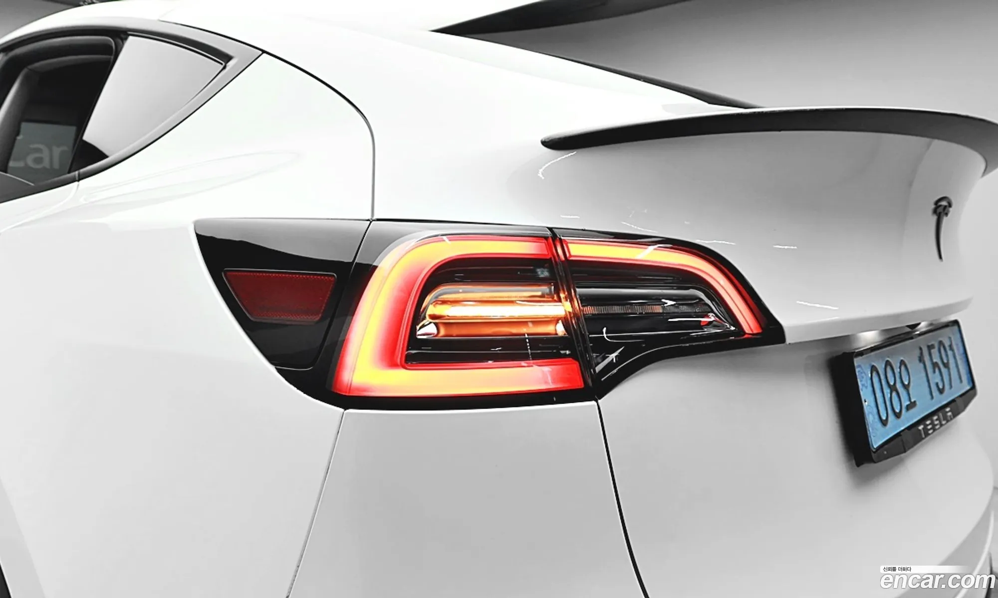 Tesla Model Y 2021 — 16