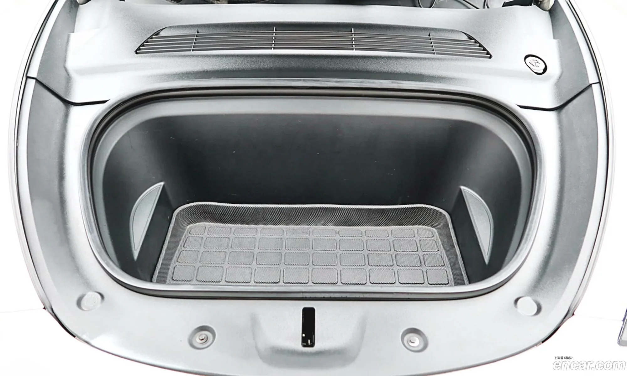 Tesla Model Y 2021 — 9