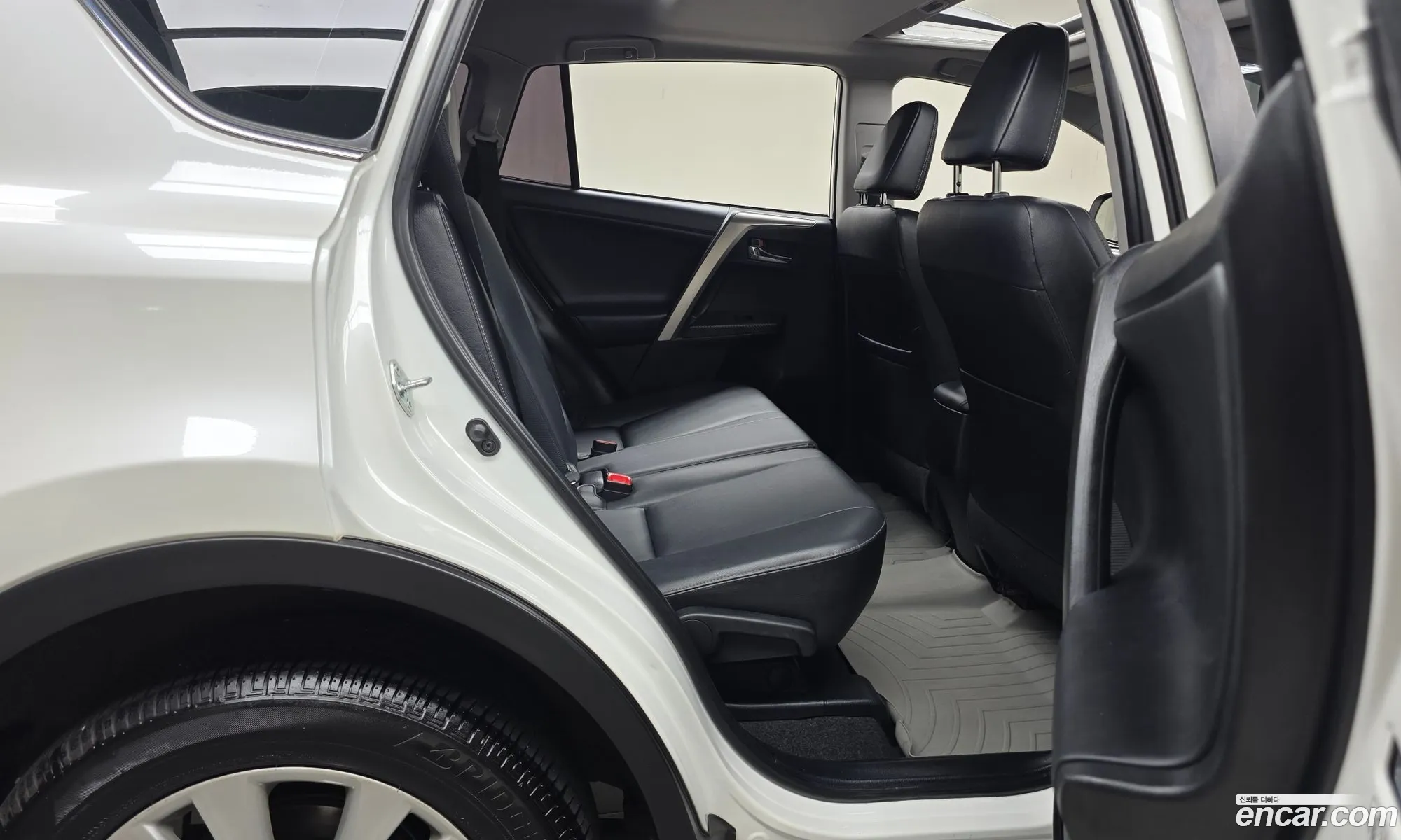 Toyota RAV4 2014 JTMDFREV2ED056076 — 3