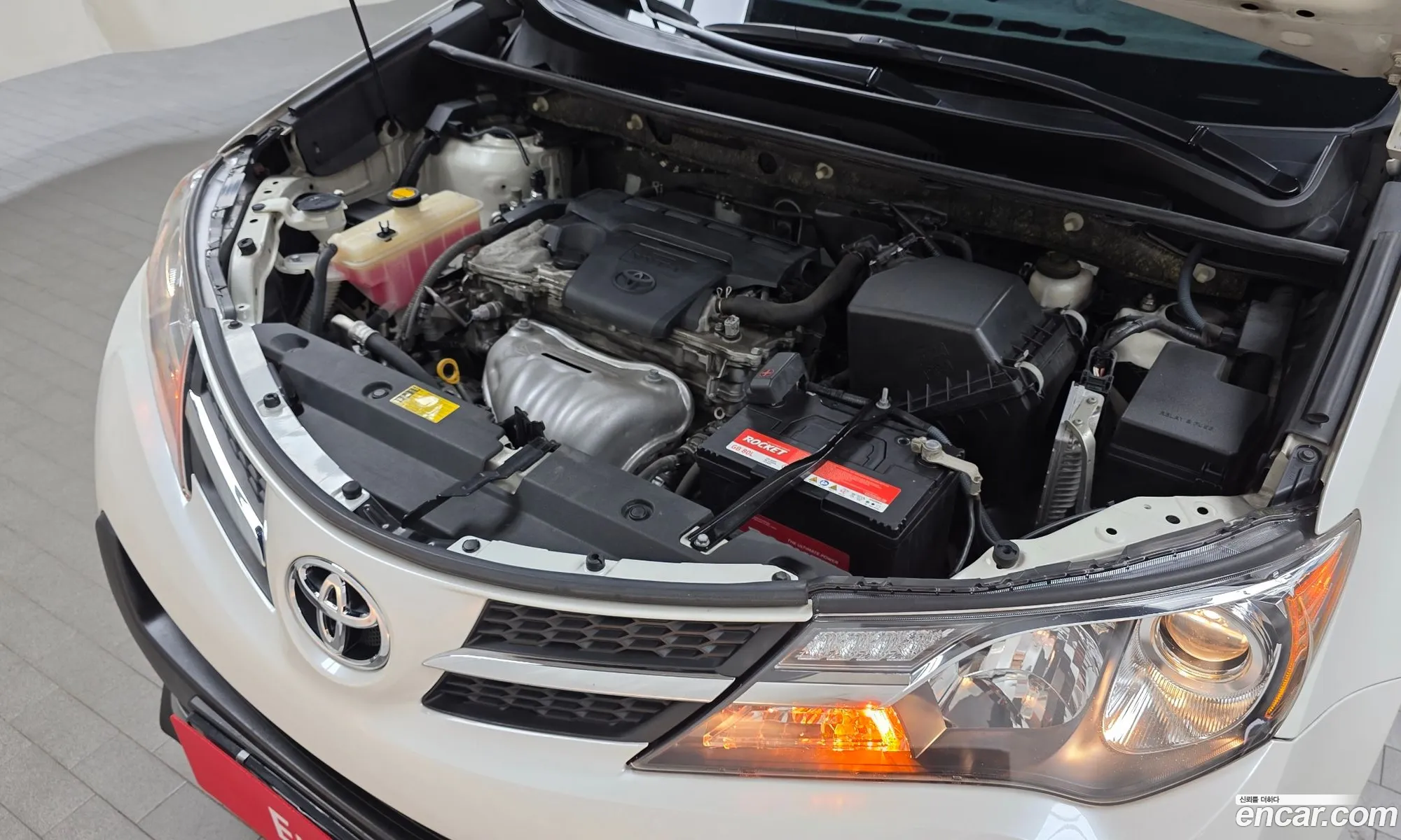 Toyota RAV4 2014 JTMDFREV2ED056076 — 28