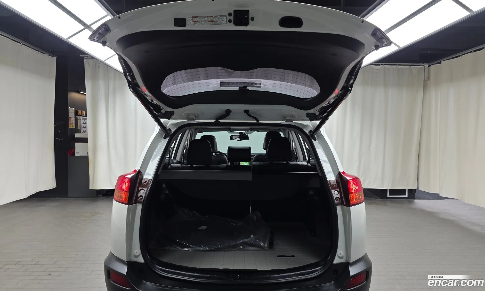Toyota RAV4 2014 JTMDFREV2ED056076 — 20