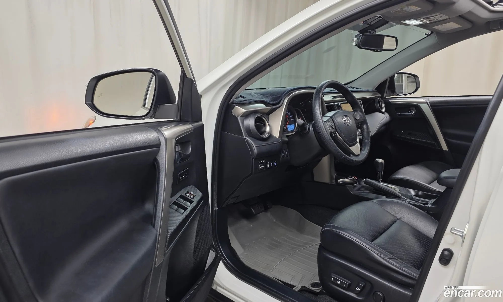 Toyota RAV4 2014 JTMDFREV2ED056076 — 17