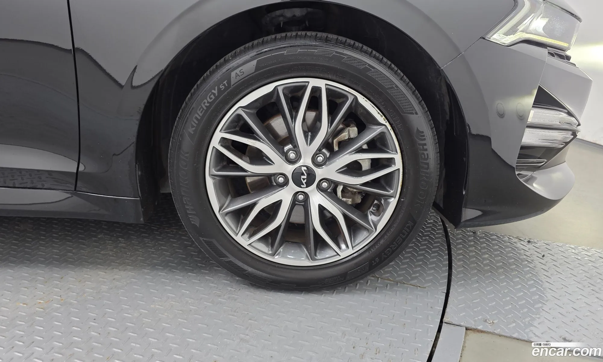 Kia K5 2023 KNAG741BBPA246466 — 3