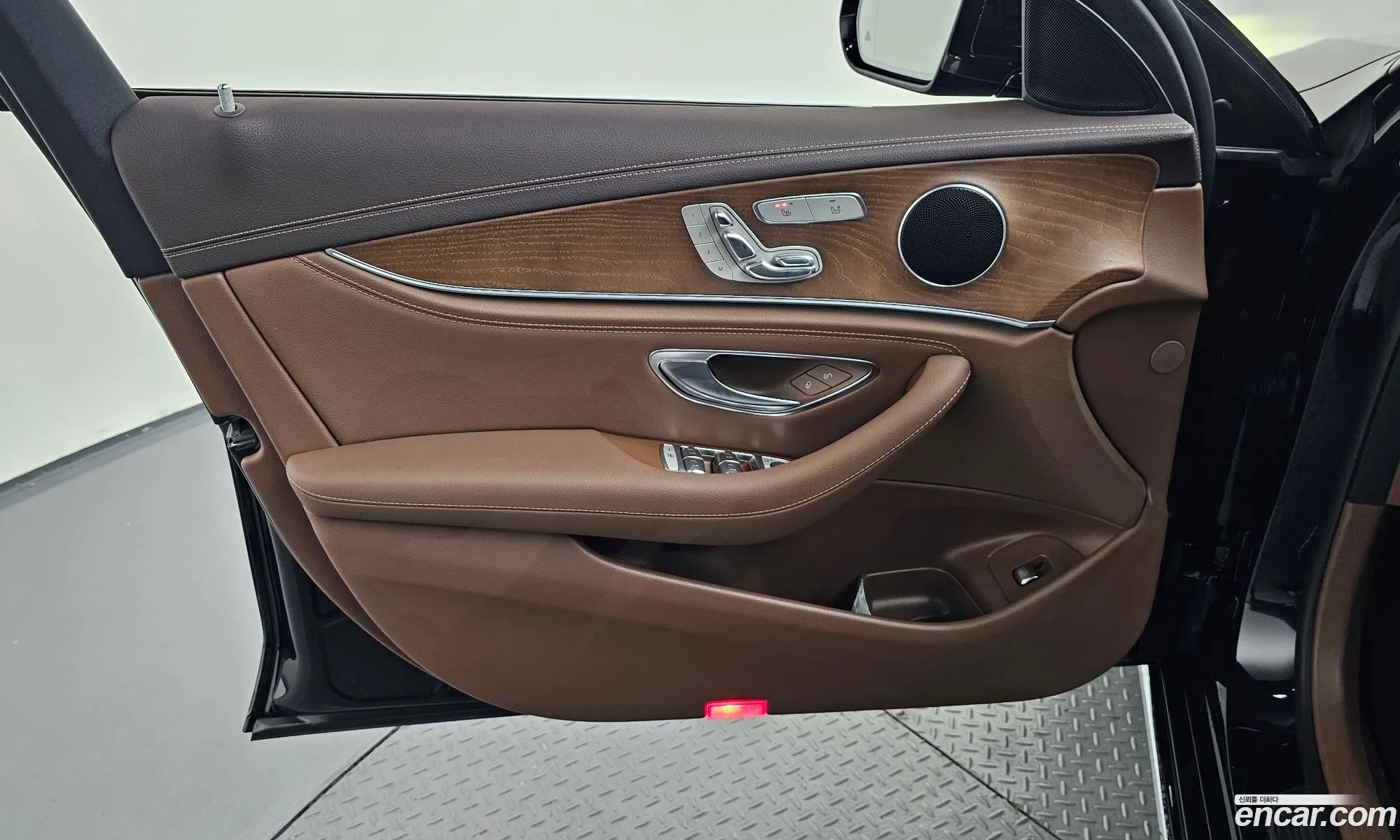 Mercedes-Benz E-Class W213 2019 WDDZF0EB7KA696603 — 9