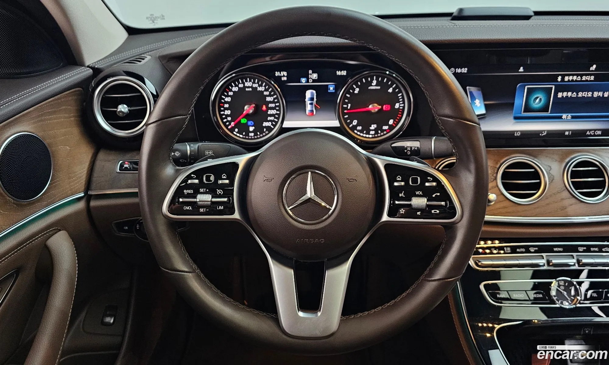 Mercedes-Benz E-Class W213 2019 WDDZF0EB7KA696603 — 33