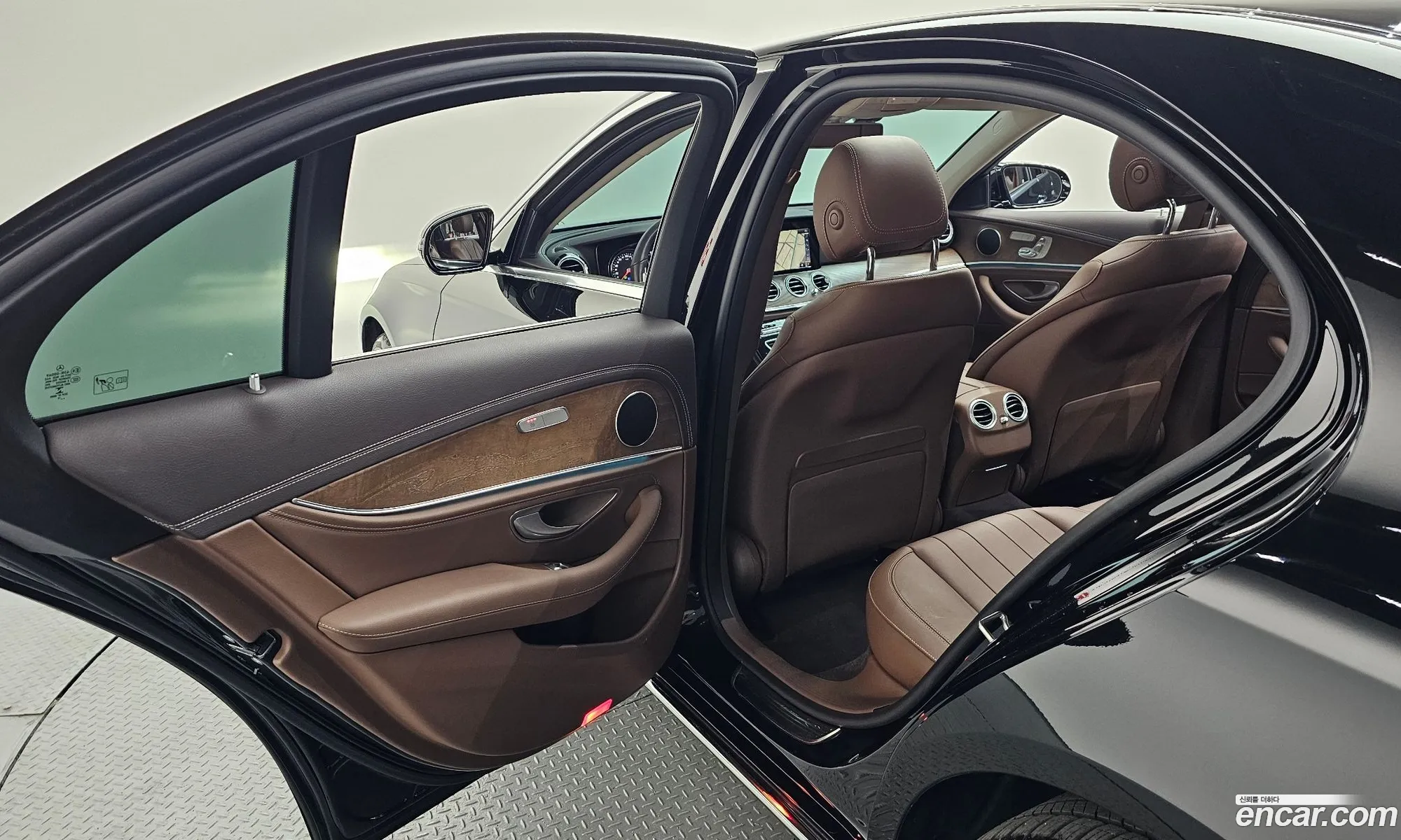 Mercedes-Benz E-Class W213 2019 WDDZF0EB7KA696603 — 2