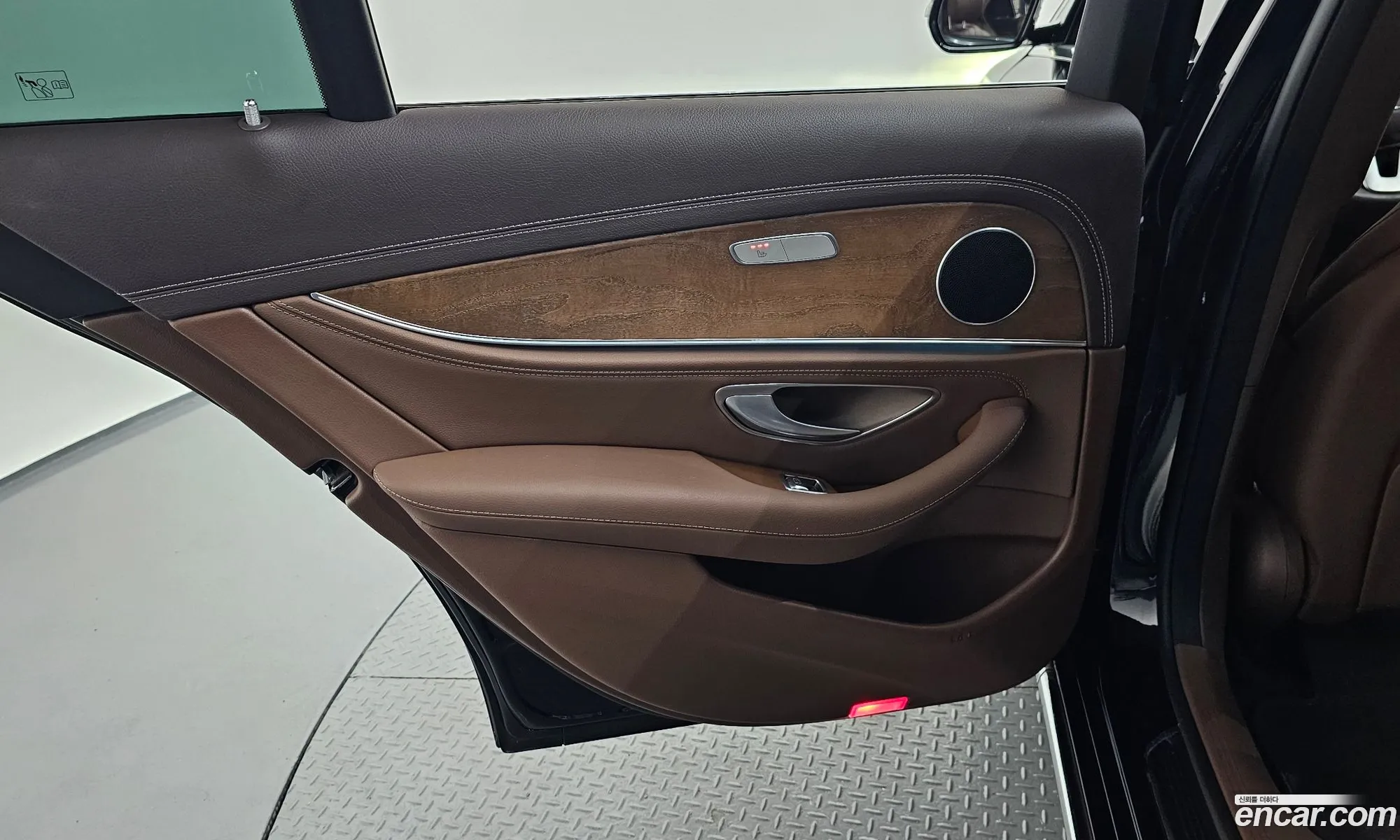 Mercedes-Benz E-Class W213 2019 WDDZF0EB7KA696603 — 17