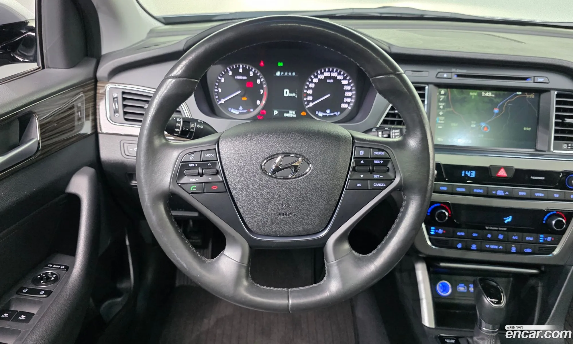 Hyundai LF Sonata 2014 — 11