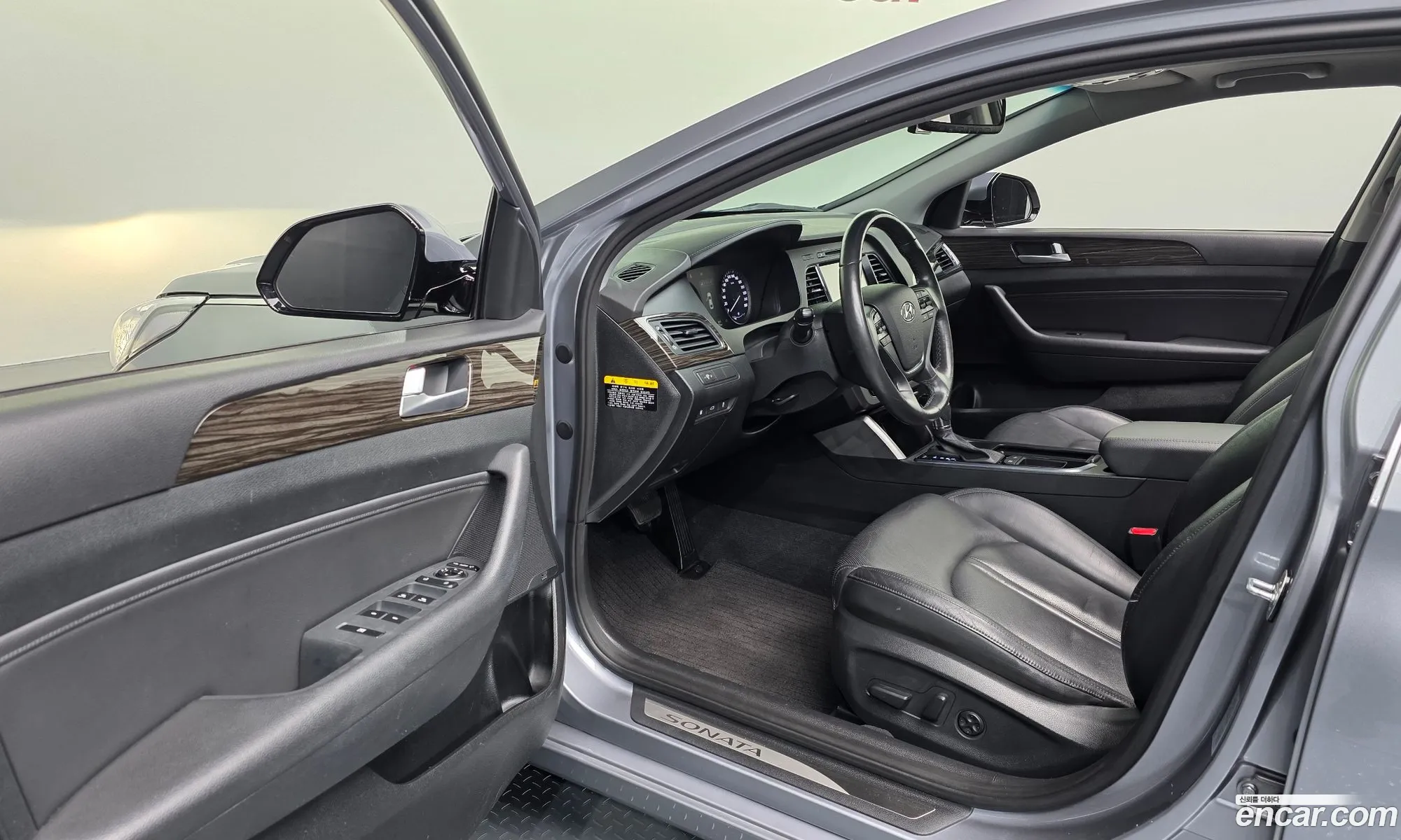 Hyundai LF Sonata 2014 — 28