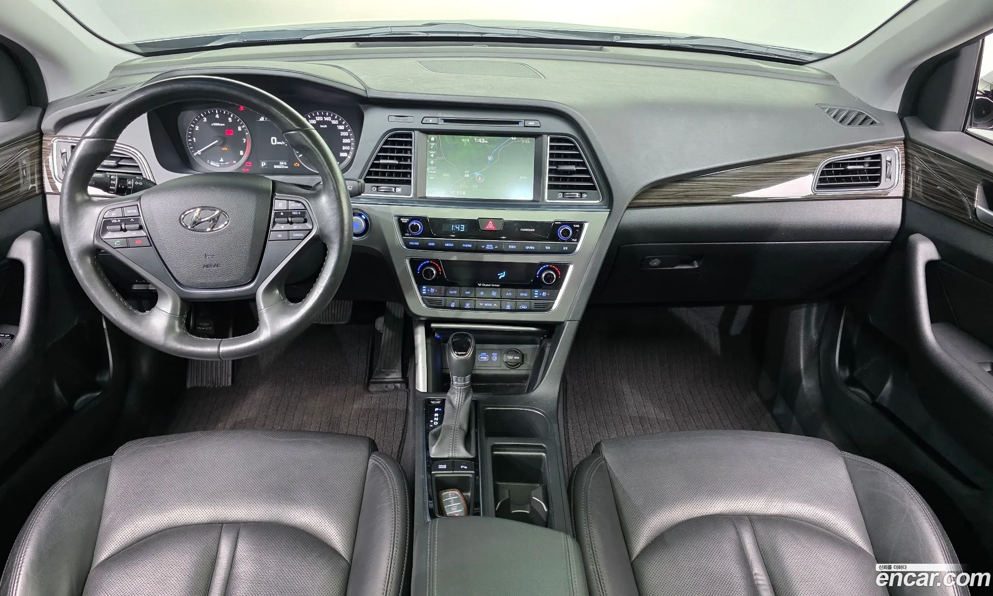 Hyundai LF Sonata 2014 — 26