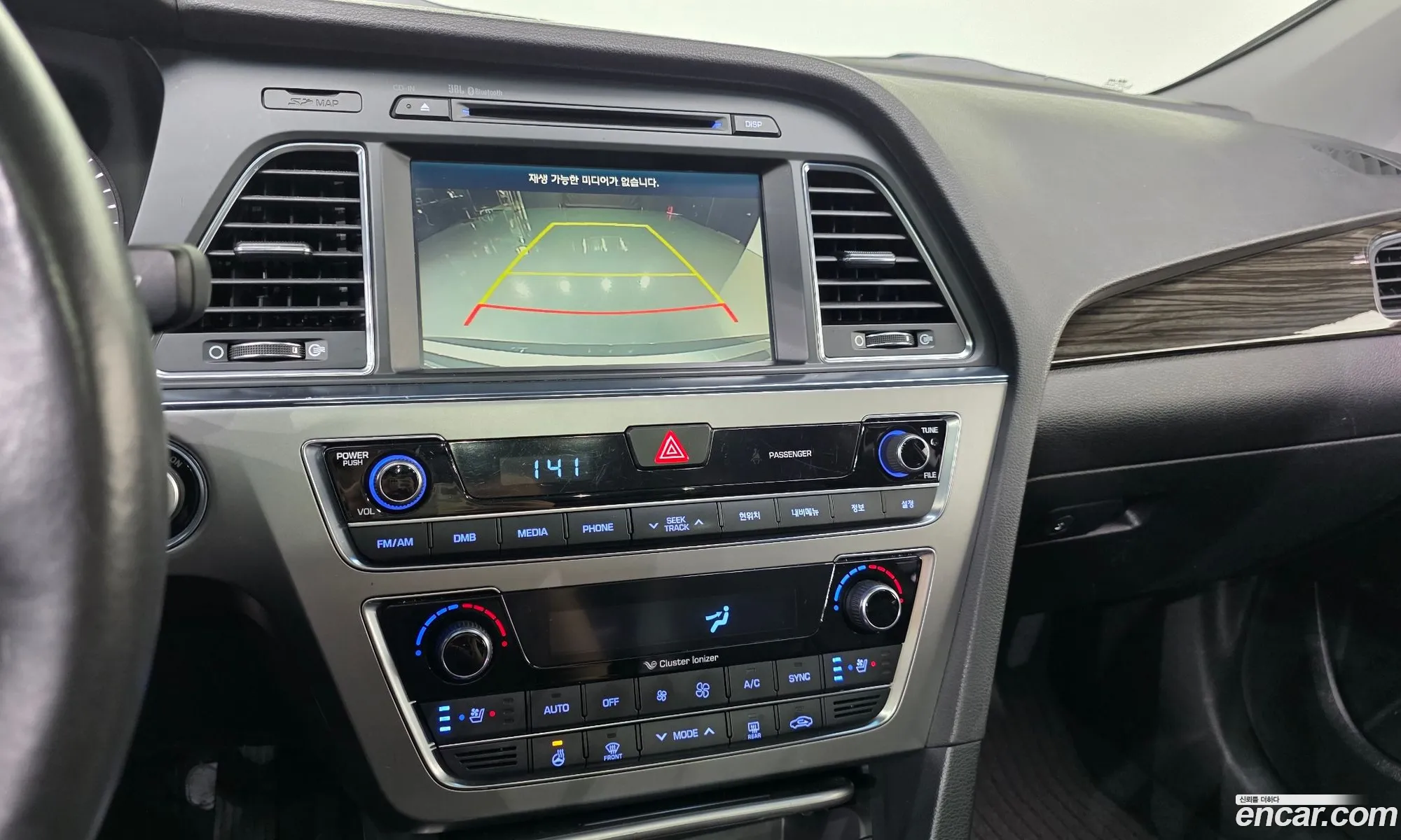 Hyundai LF Sonata 2014 — 27