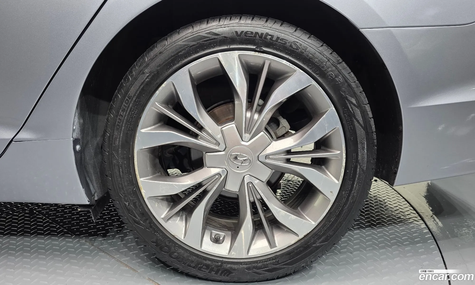 Hyundai LF Sonata 2014 — 25