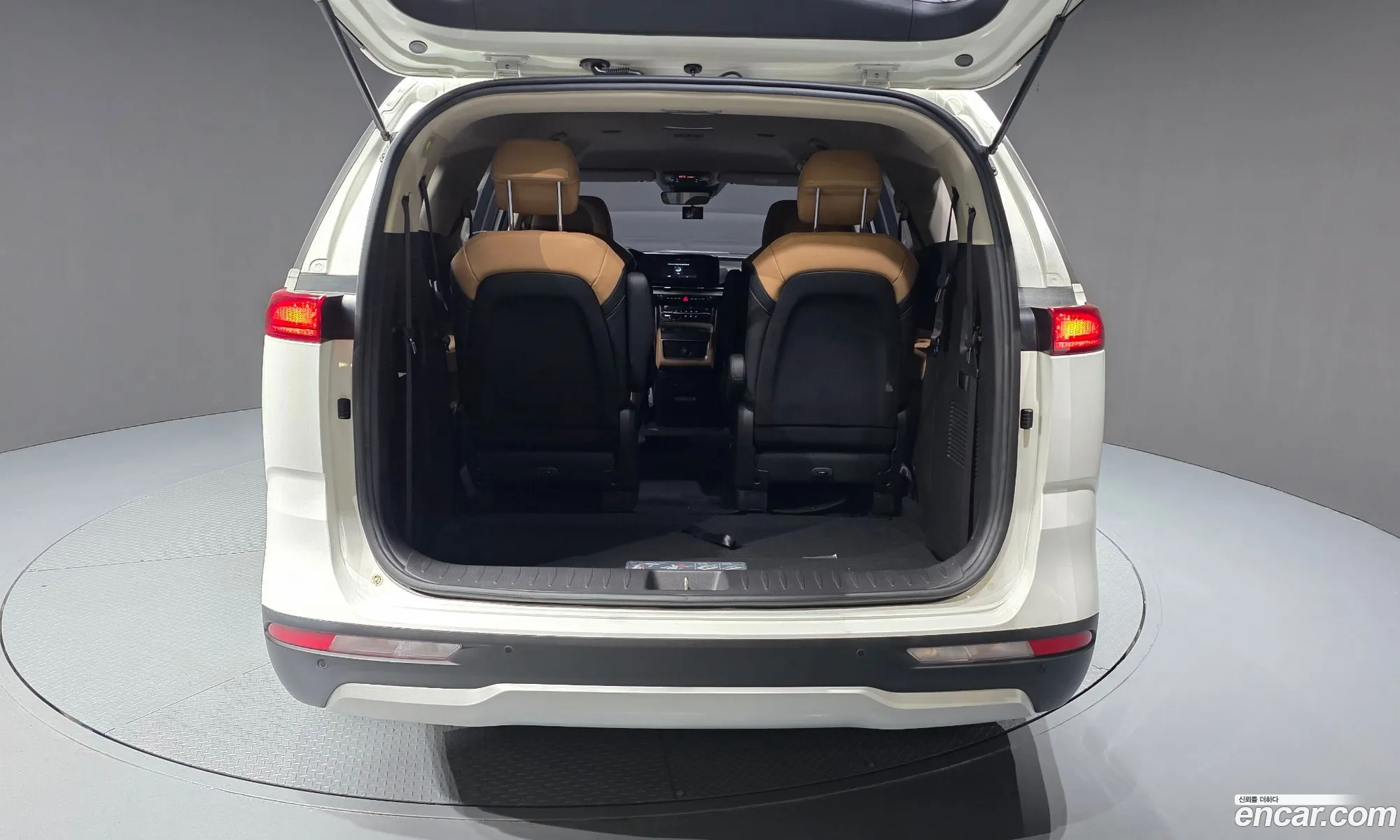 Kia Carnival 2021 — 10