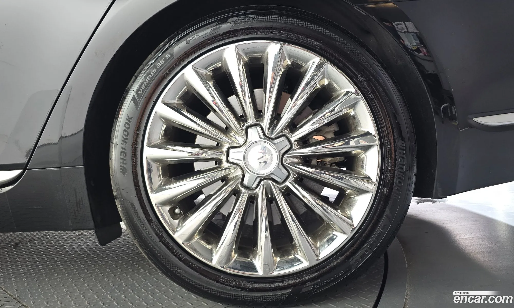 Kia The K9 2018 KNAS2418DKS000944 — 19