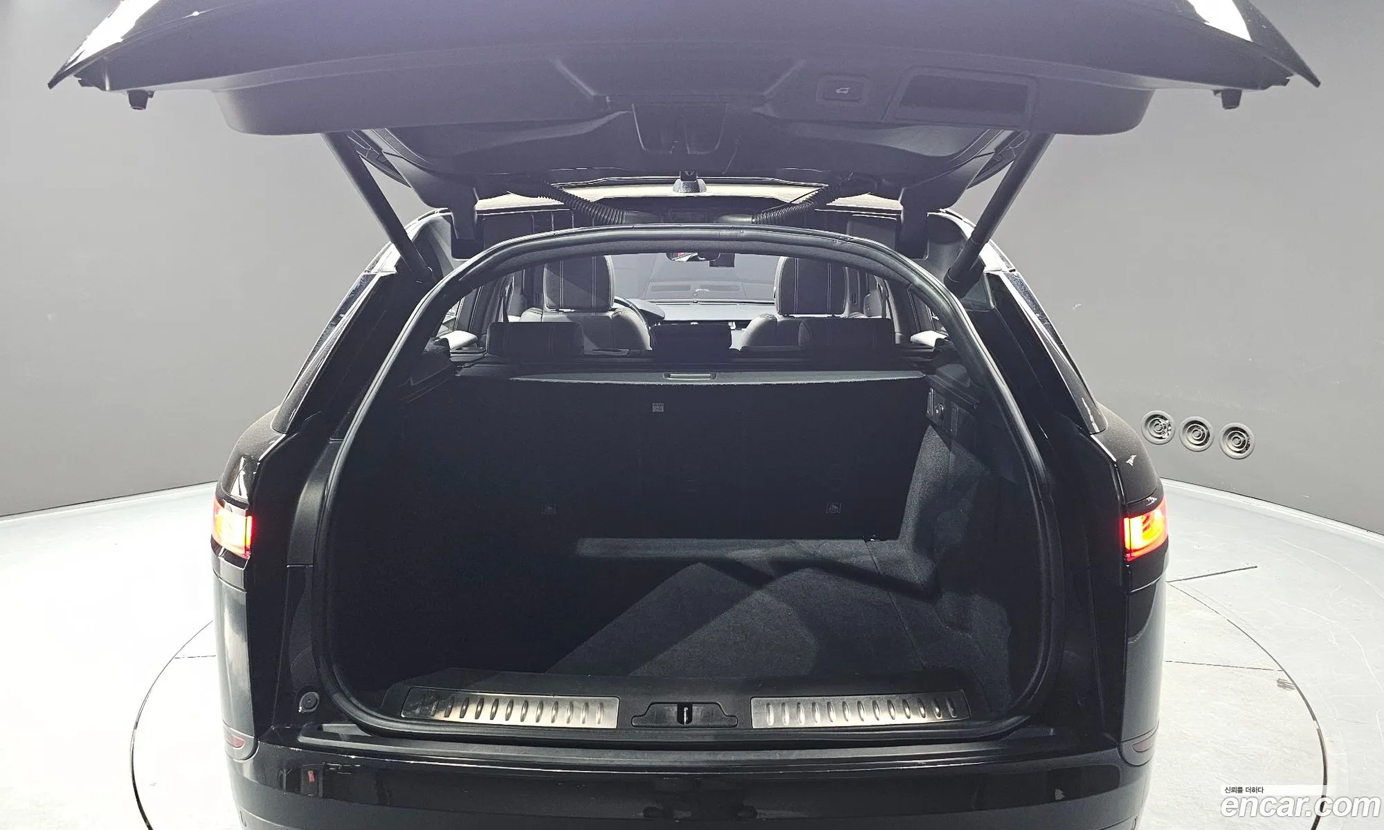 Land Rover Range Rover Velar 2017 — 10