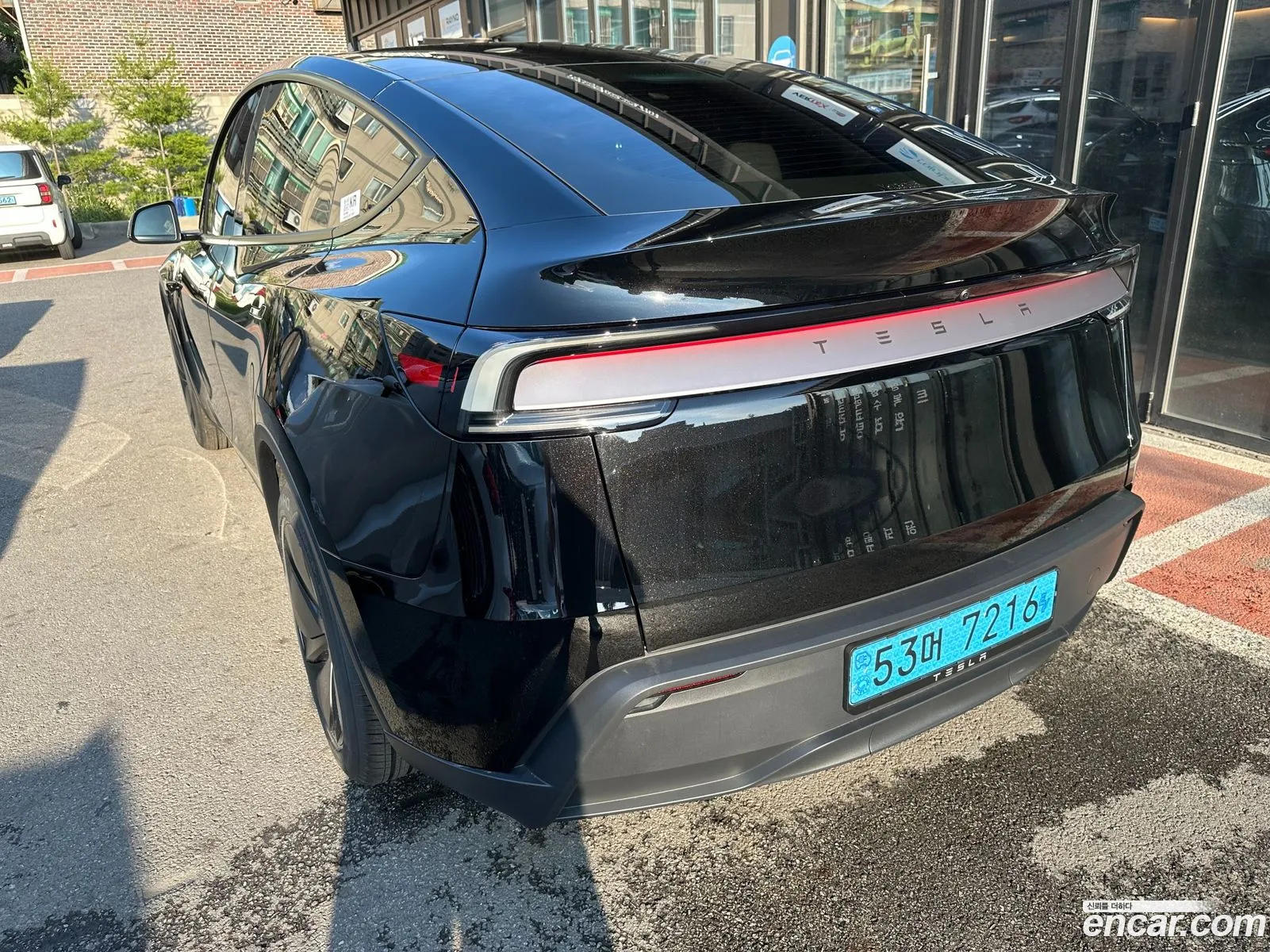Tesla Model Y 2026 — 8