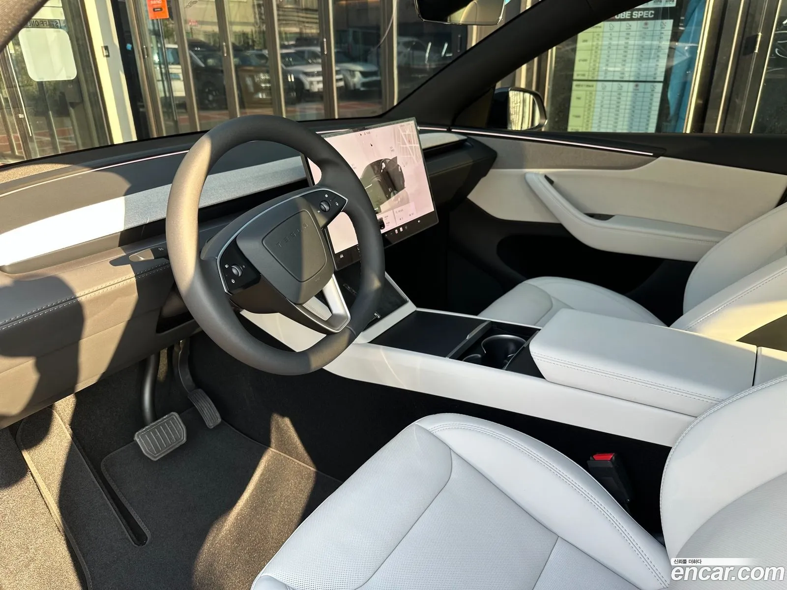 Tesla Model Y 2026 — 6