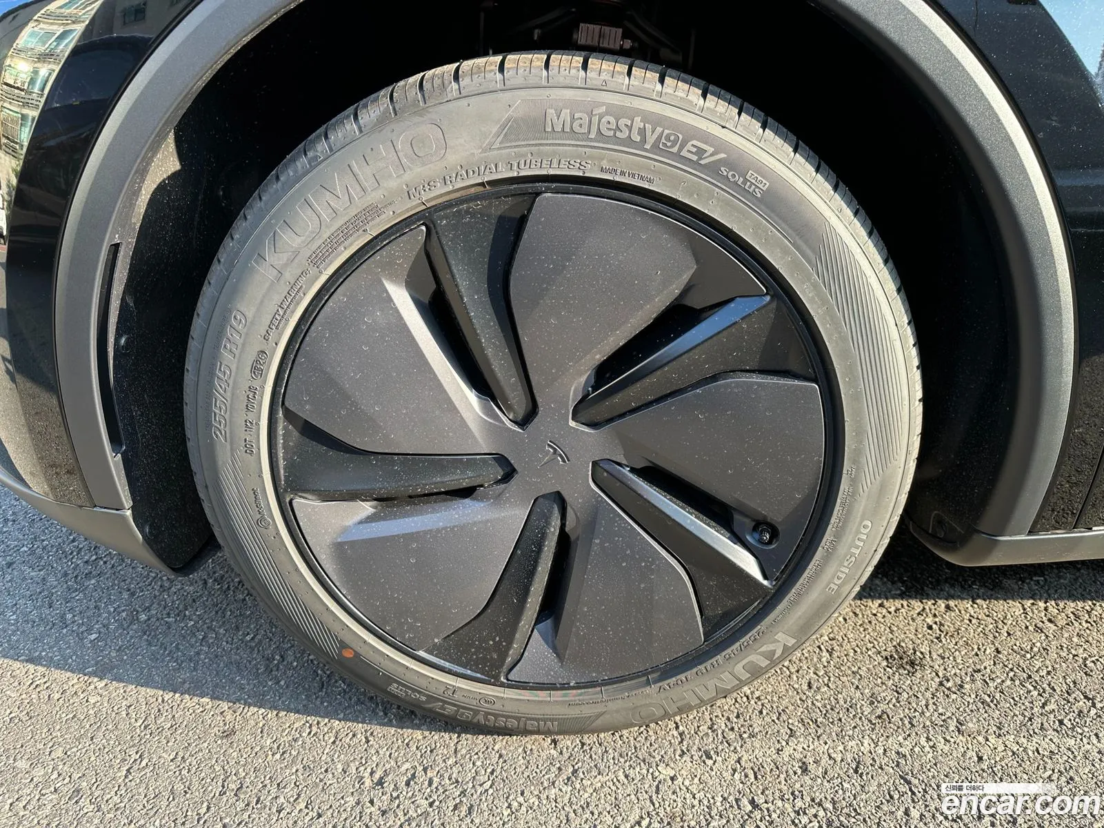 Tesla Model Y 2026 — 17